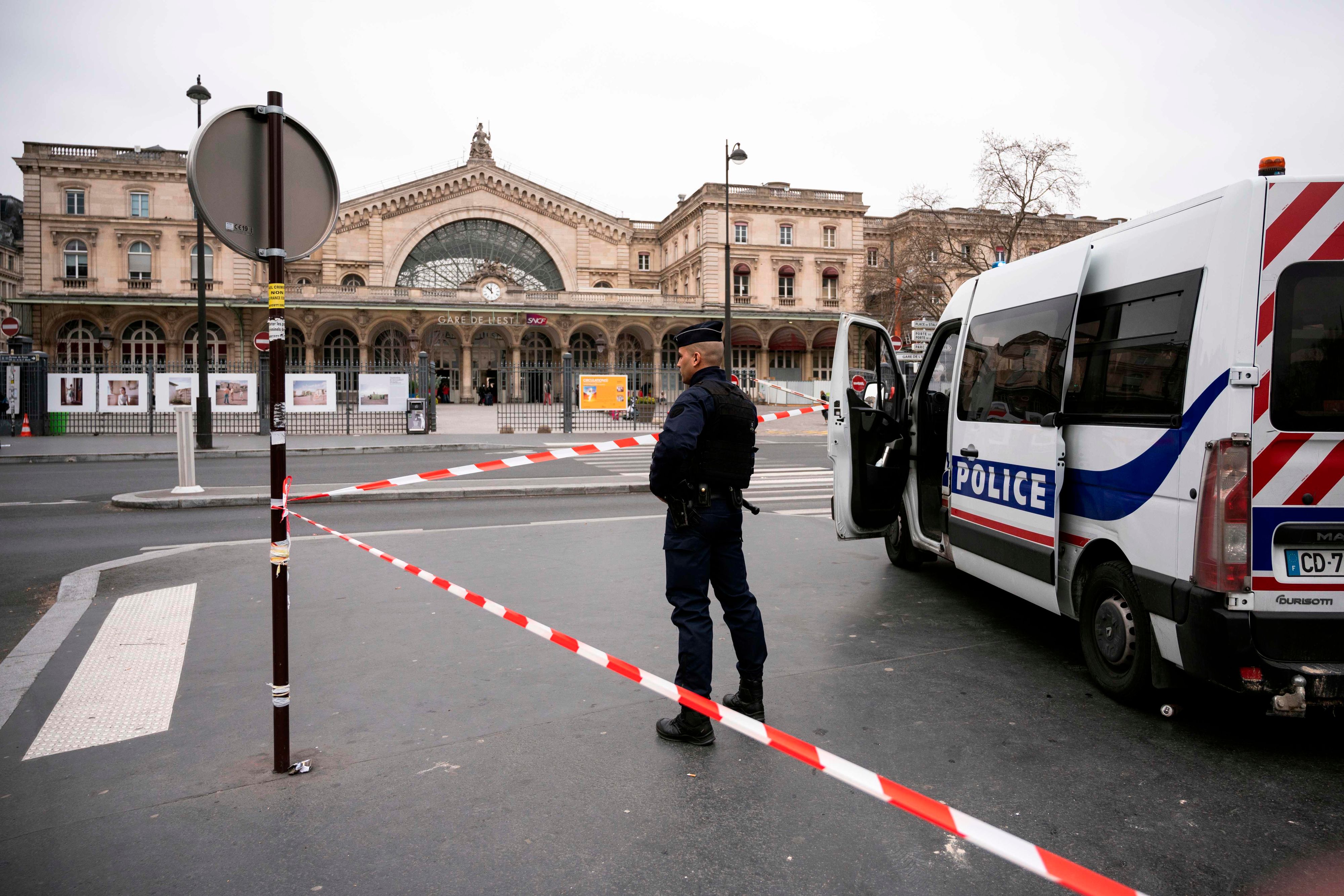 In Paris wurde die Leiche eines zwölfjährigen Mädchens in einem Koffer entdeckt (Symbolbild).
