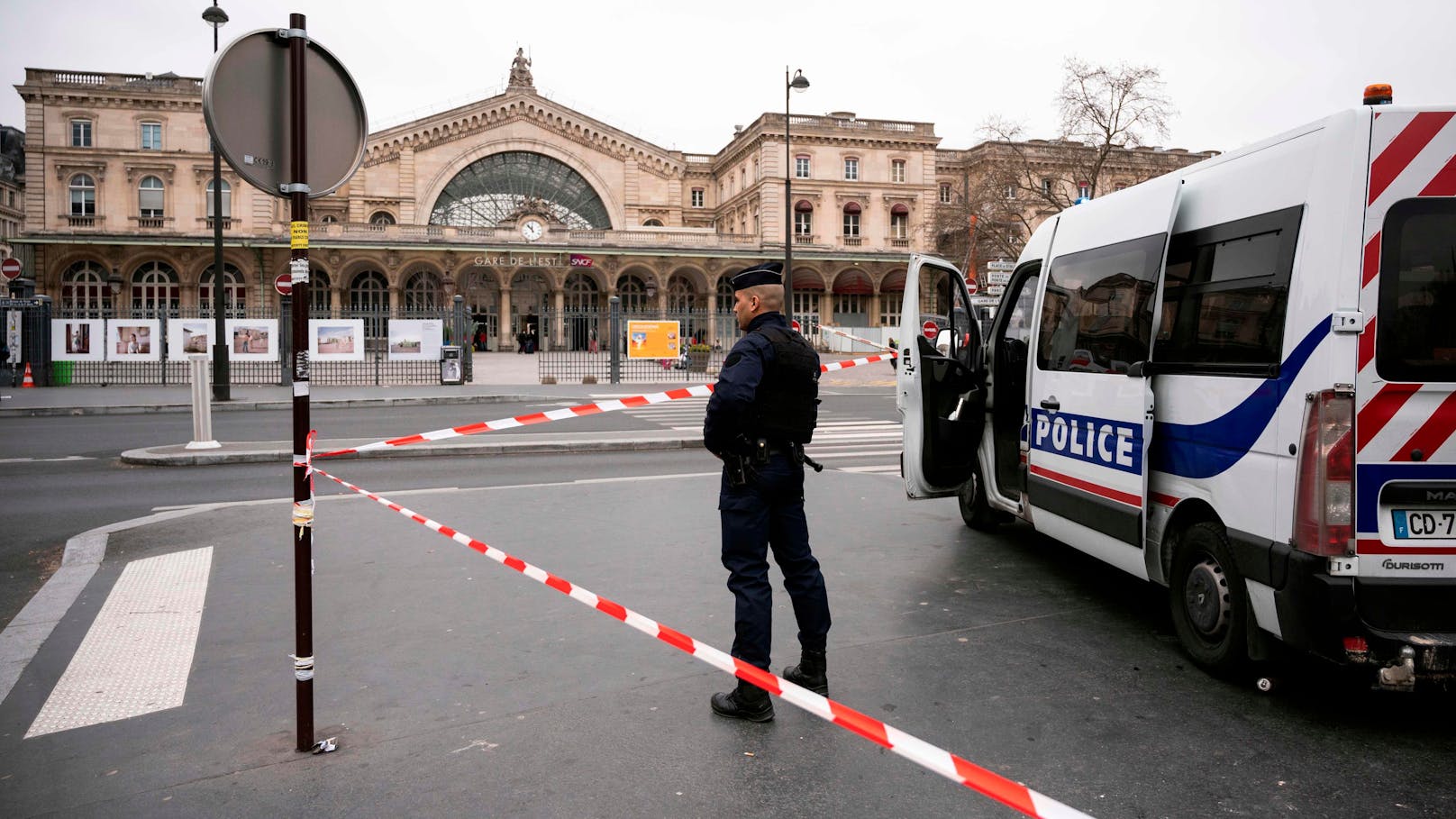 In Paris wurde die Leiche eines zwölfjährigen Mädchens in einem Koffer entdeckt (Symbolbild).