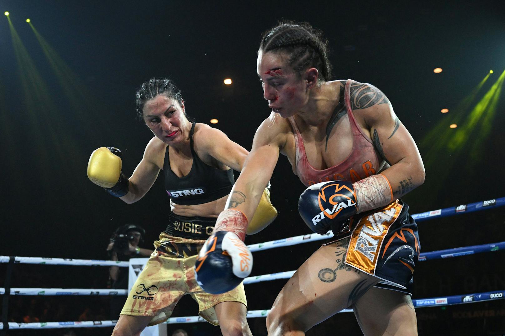 Boxerin Cherneka Johnson verteidige ihrem WM-Gürtel in einem "Blut-Fight"