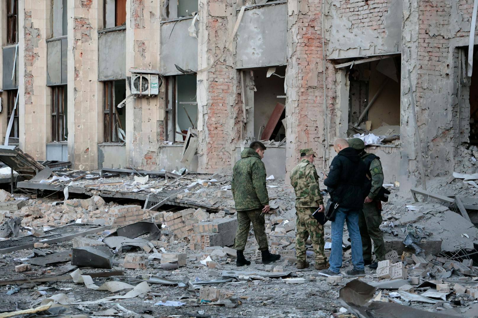 Die von Moskau unterstützen Kräfte machten die ukrainische Armee am Sonntag für 40 Attacken auf Ziele in der von Russland anerkannten "Volksrepublik Donezk" innerhalb von 24 Stunden verantwortlich.