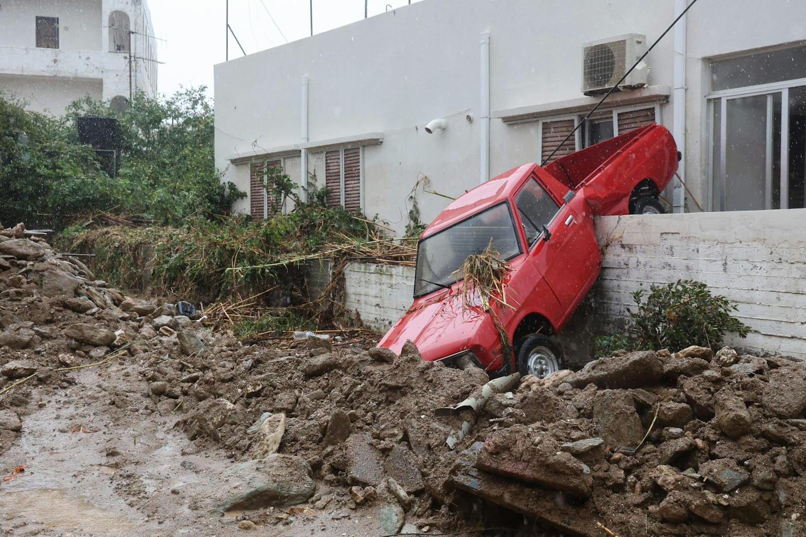 Die Behörden sprechen vom "schlimmsten Unwetter der letzten 100 Jahre".