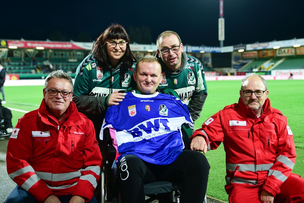 Robert beim Spiel SV Ried gegen Rapid mit Freunden. Es war sein letzter Wunsch.