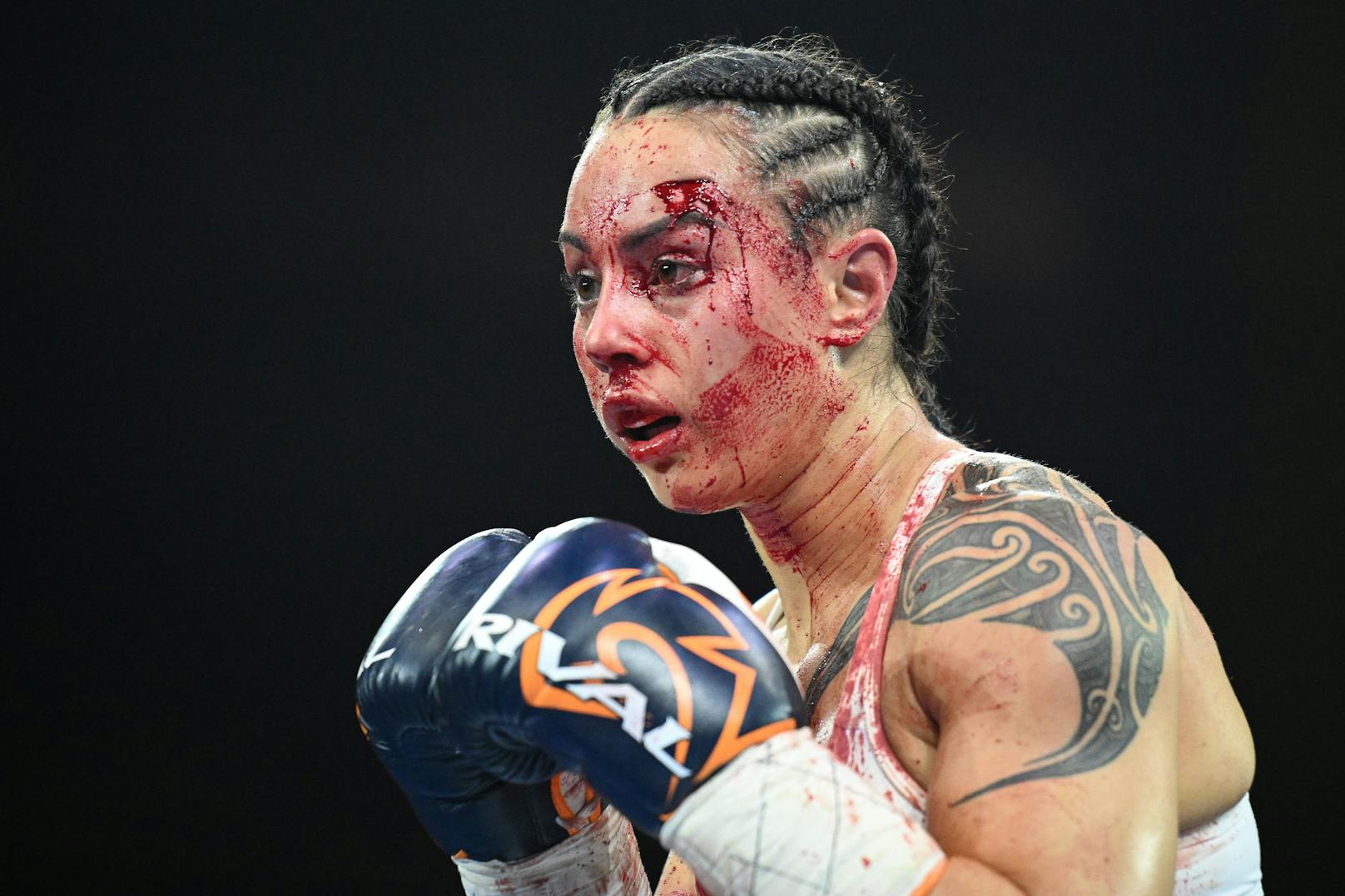 Boxerin Cherneka Johnson verteidige ihrem WM-Gürtel in einem "Blut-Fight"