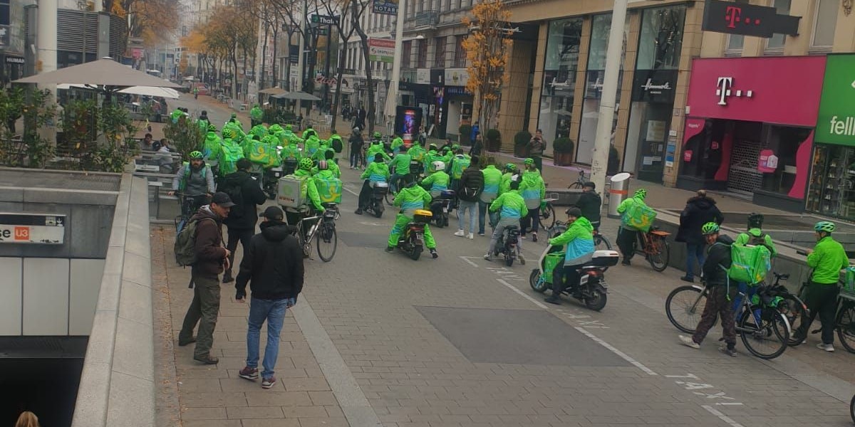 Die Essenslieferanten haben die Nase voll: Sie fordern mehr Gehalt und bessere Arbeitsbedingungen.