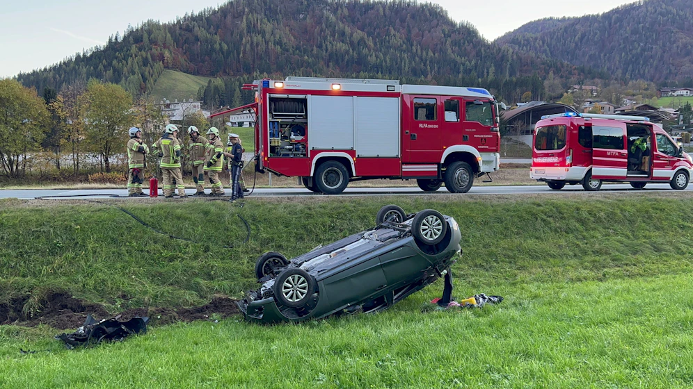 Waidring-Fahrzeugüberschlag auf der Loferer Bundesstraße -Fotocredit: ZOOM.TIROL 