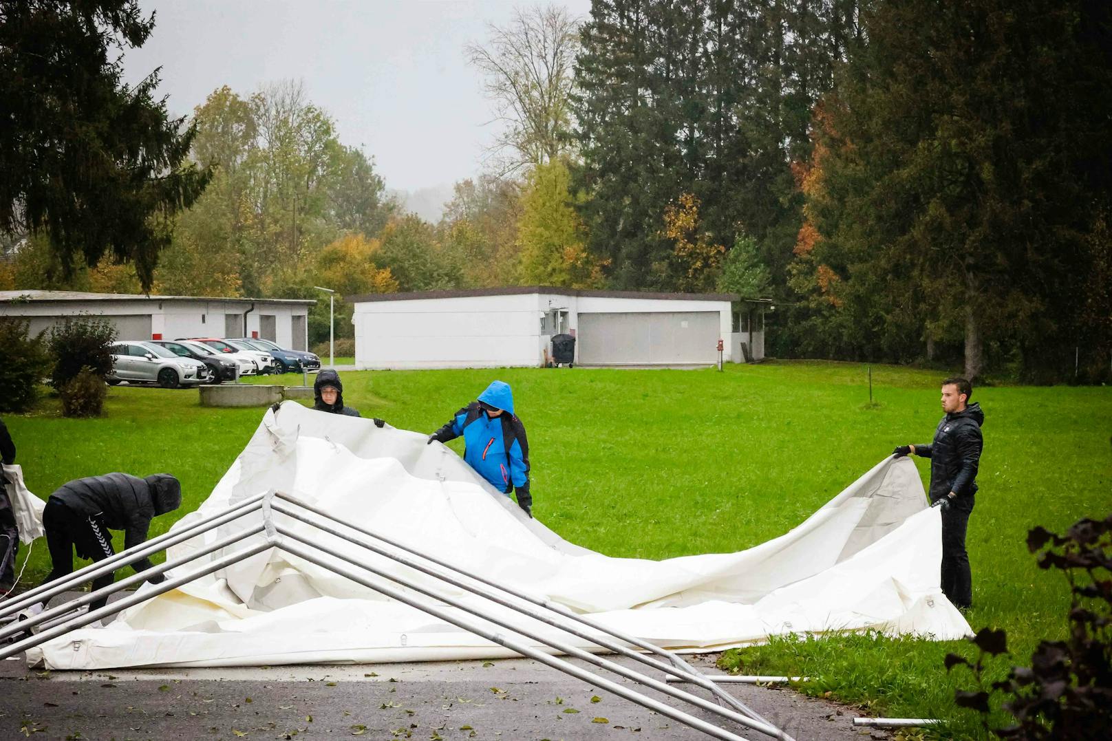 Nicht nur die Gemeinde St. Georgen im Attergau will gegen Flüchtlings-Zeltstädte protestieren.