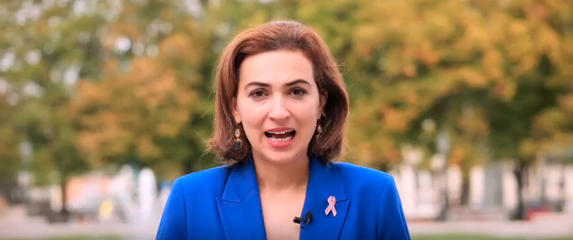 Alma Zadic stärkt dem neuen alten Präsidenten, Alexander Van der Bellen, den Rücken.