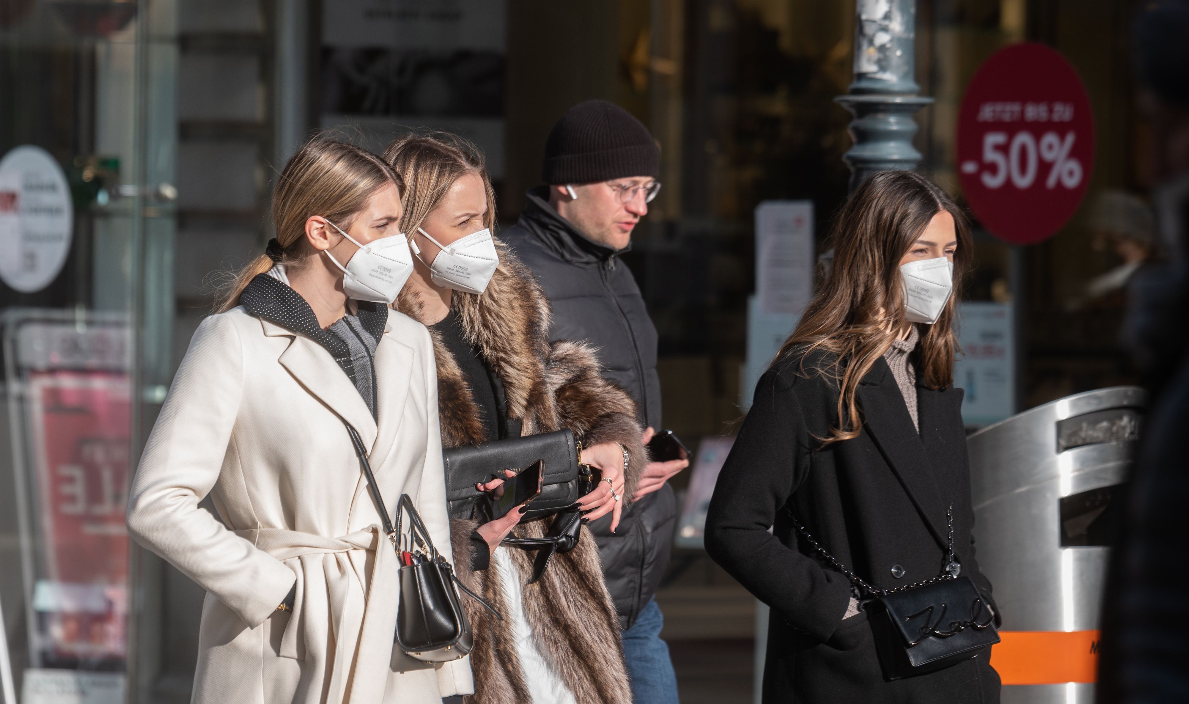 Die Coronazahlen in Österreich sind weiter sehr hoch – für die Maske erwärmen sich aber immer weniger.