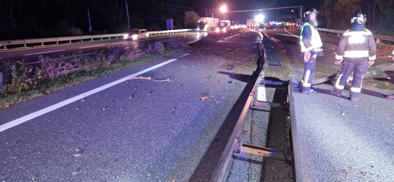 Horror-Crash auf der A12 Inntalautobahn: Zwei Lastwagen durchbrechen die Mittelleitschiene und geraten auf die Gegenfahrbahn.