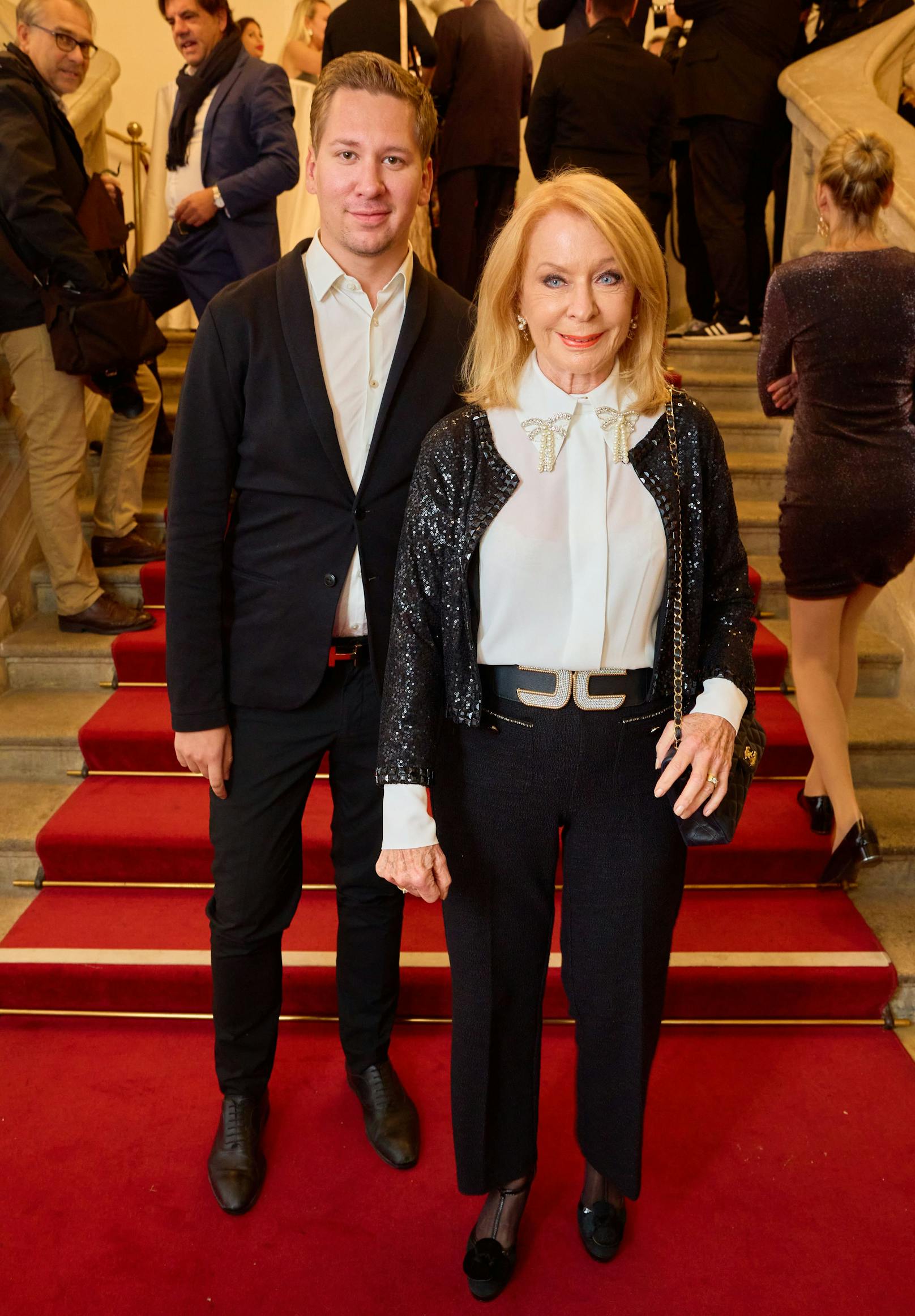 Zum Fest in der Wiener Hofburg kam Gerda Rogers mit Manager Clemens Trischler