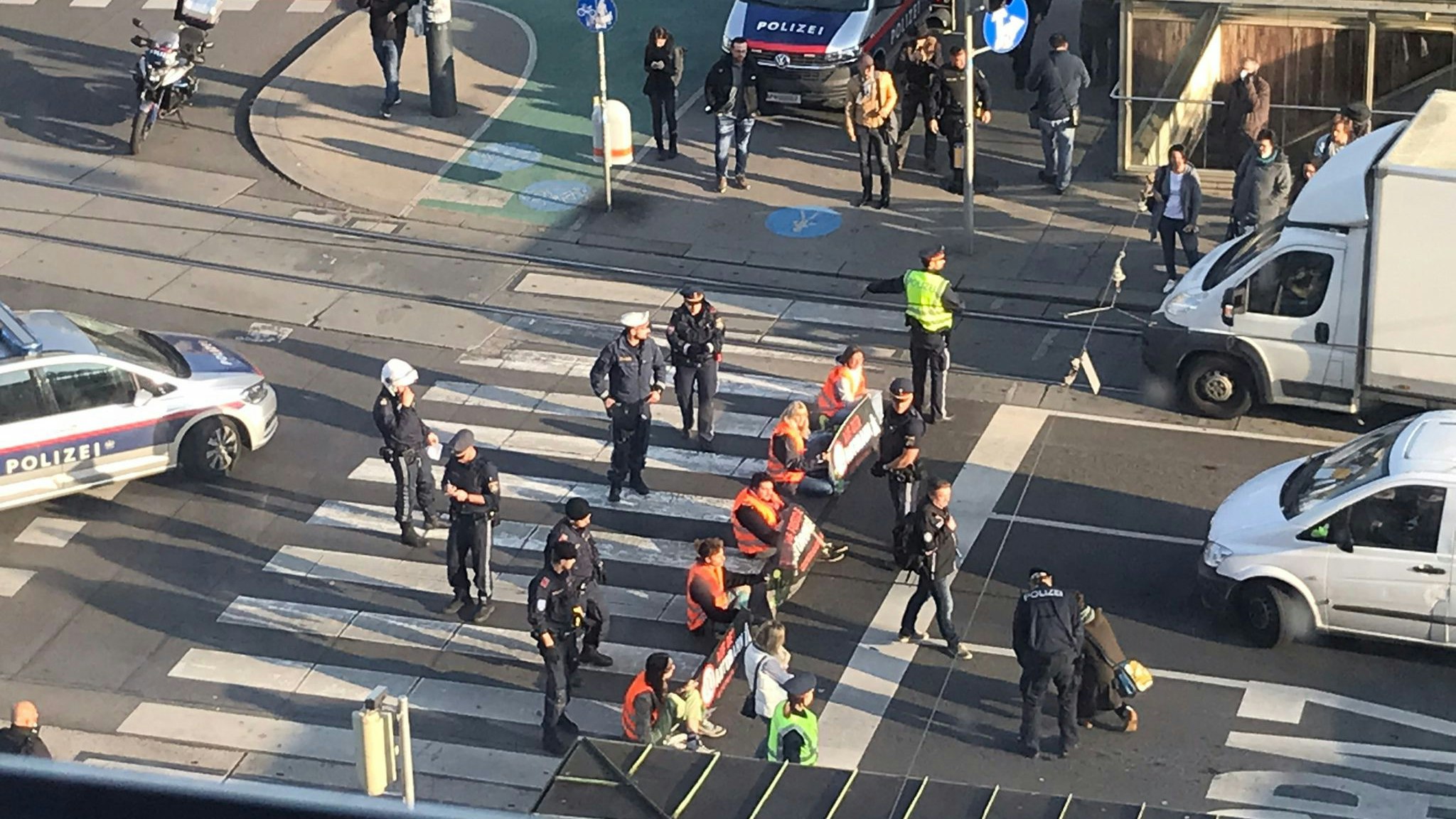 Die Polizei ist mittlerweile vor Ort.