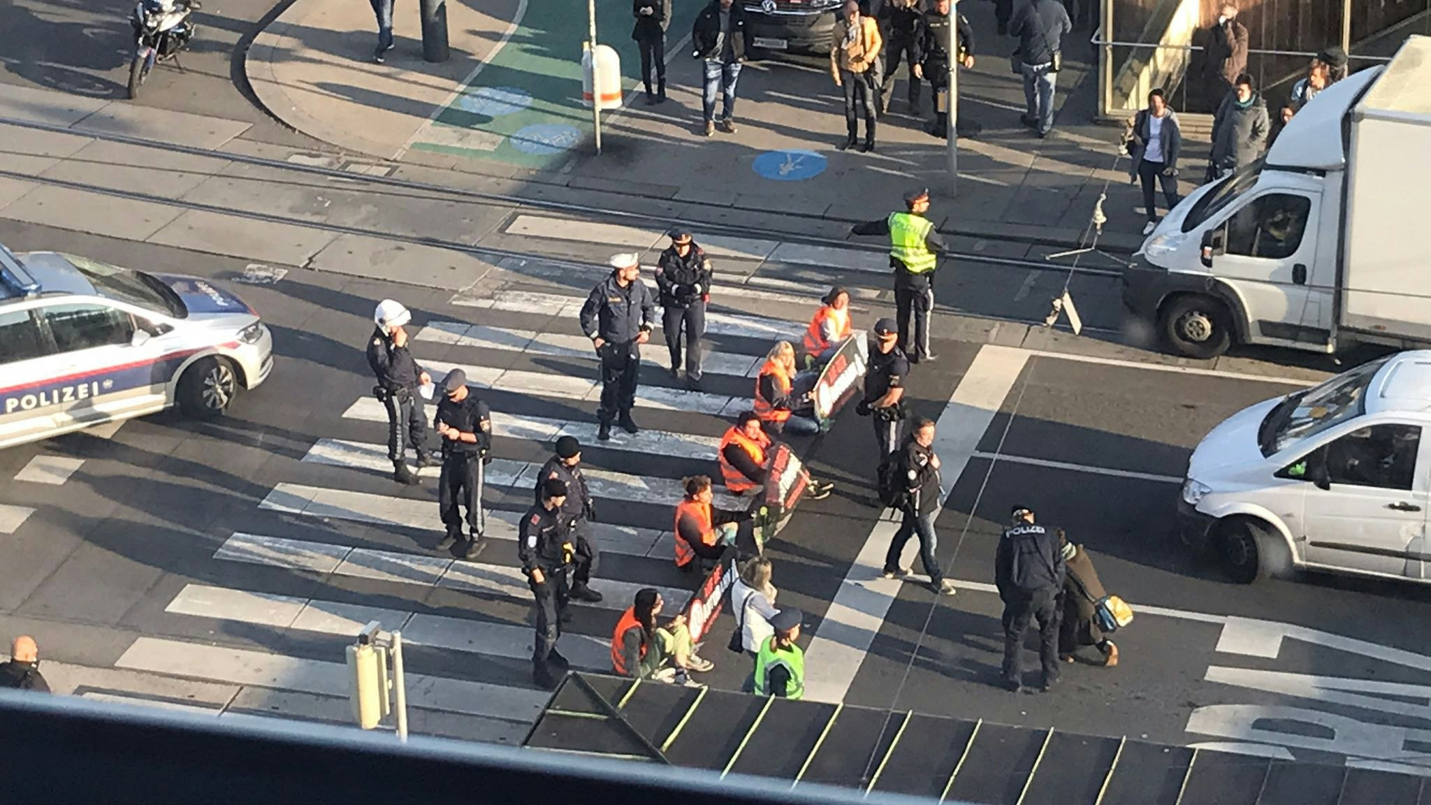 Die Polizei ist mittlerweile vor Ort.