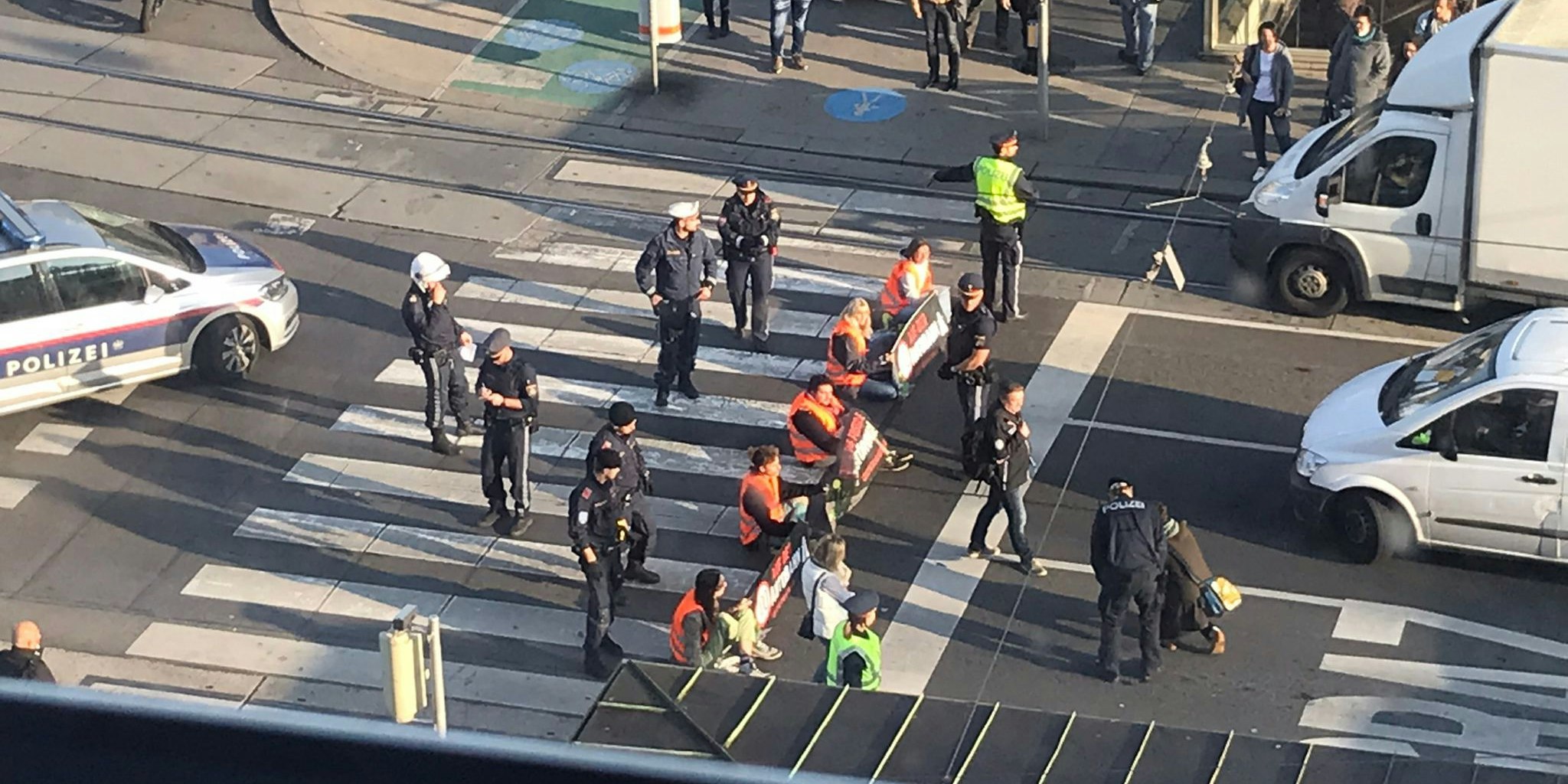 Die Polizei ist mittlerweile vor Ort.