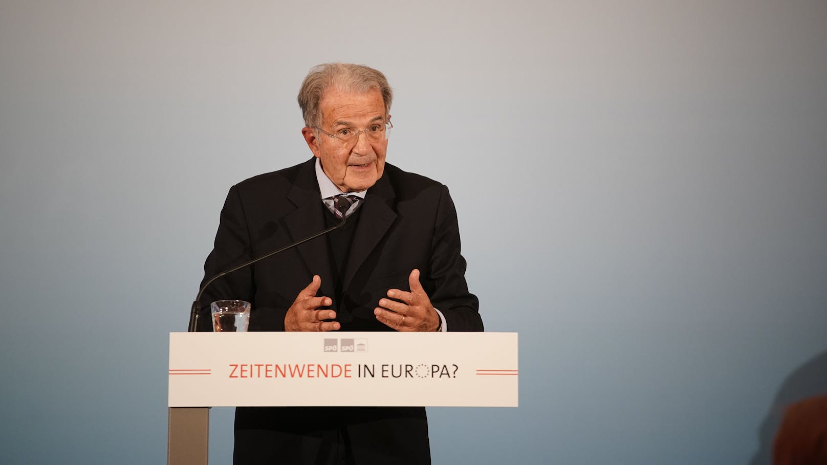 Der ehemalige  EU-Top-Politiker  Prodi hielt die  Laudatio.