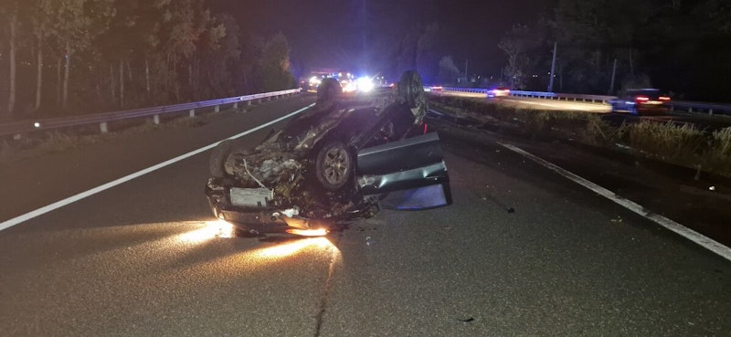 Horror-Crash auf der A12 Inntalautobahn: Zwei Lastwagen durchbrechen die Mittelleitschiene und geraten auf die Gegenfahrbahn.