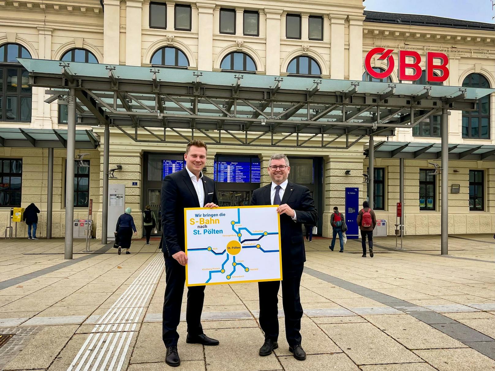 Gemeinsam mit Landesrat Ludwig Schleritzko (r.) präsentierte Bundesrat Florian Krumböck (l.) "Weichenstellungen für das Bahnangebot im Zentralraum Niederösterreichs".