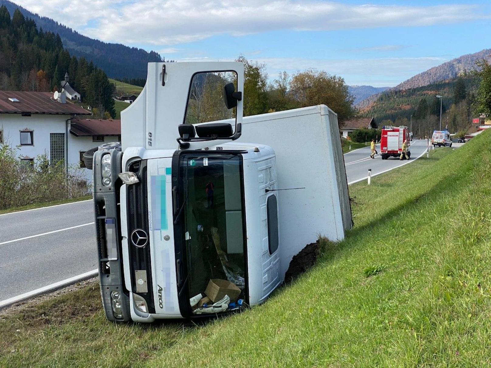 Der Lenker verlor aus bislang noch ungeklärter Ursache die Kontrolle über sein Fahrzeug.&nbsp;