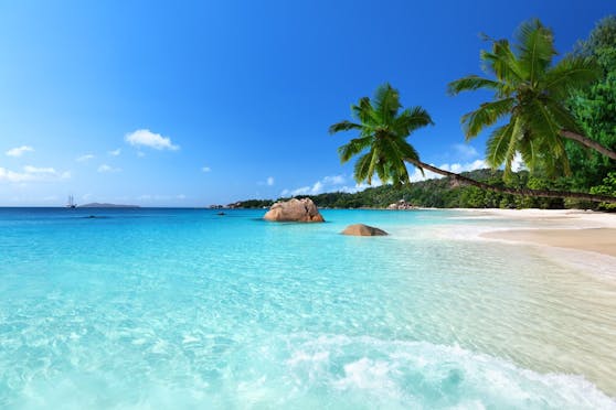 Mit ein paar einfachen Sparmaßnahmen erfüllte sich Irmgard einen großen Traum: Sie macht Urlaub auf der wunderschönen Insel Seychellen.