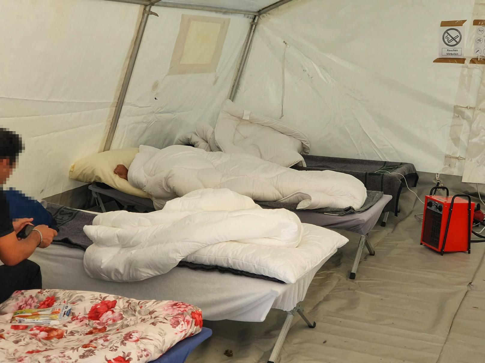 Asyl-Notstand – so schaut es in den Zelten wirklich aus