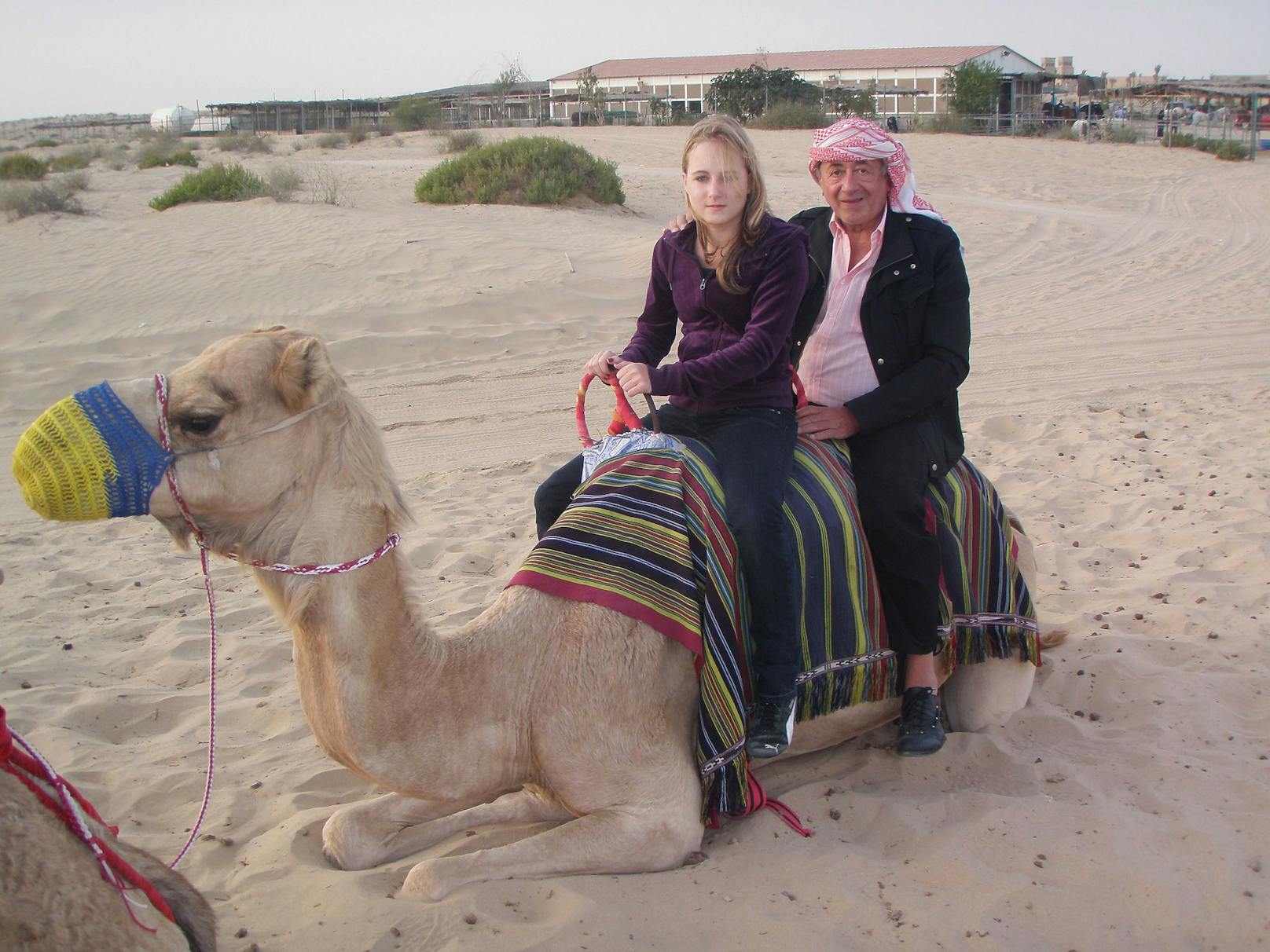 Bei jedem Spaß war Jacqueline früher dabei - hier in der Wüste von Dubai auf einem Kamel