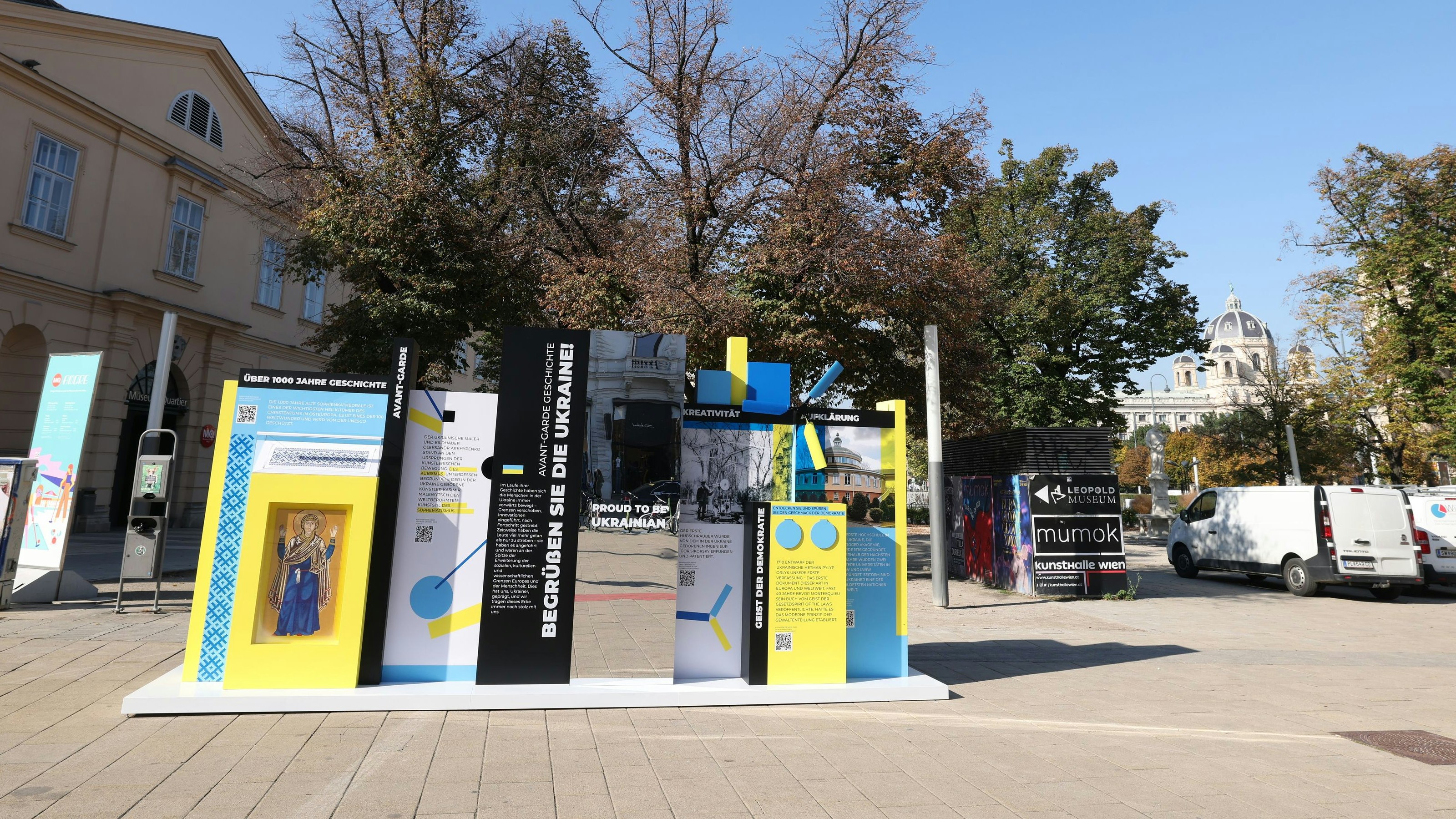 Diese Ukraine-Installation am Platz der Menschenrechte auf der Wiener Mariahilfer Straße erzürnt die FPÖ.