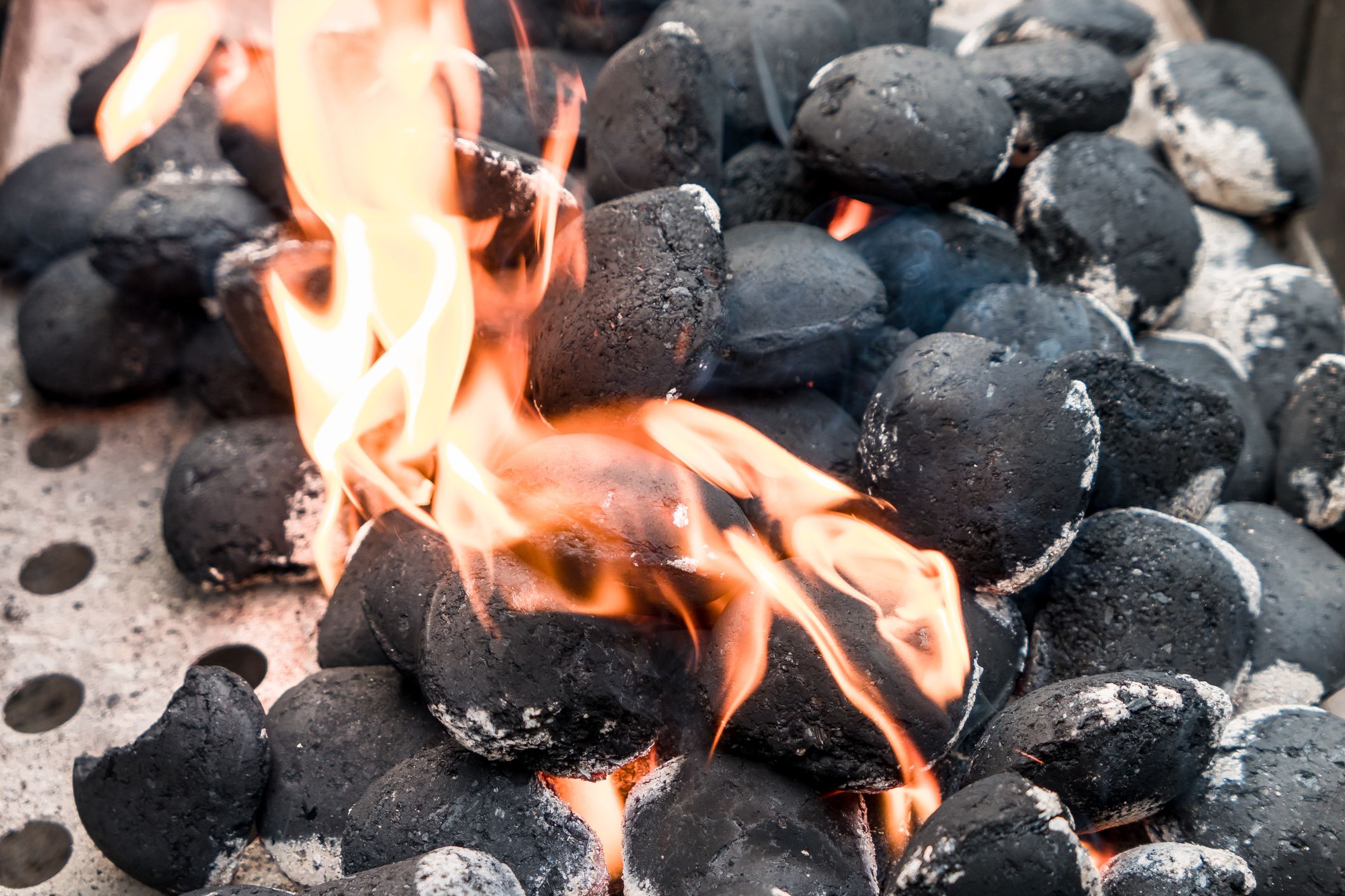 Im deutschen Sachsen werden Brennstoffe für Wohnungsöfen knapp.