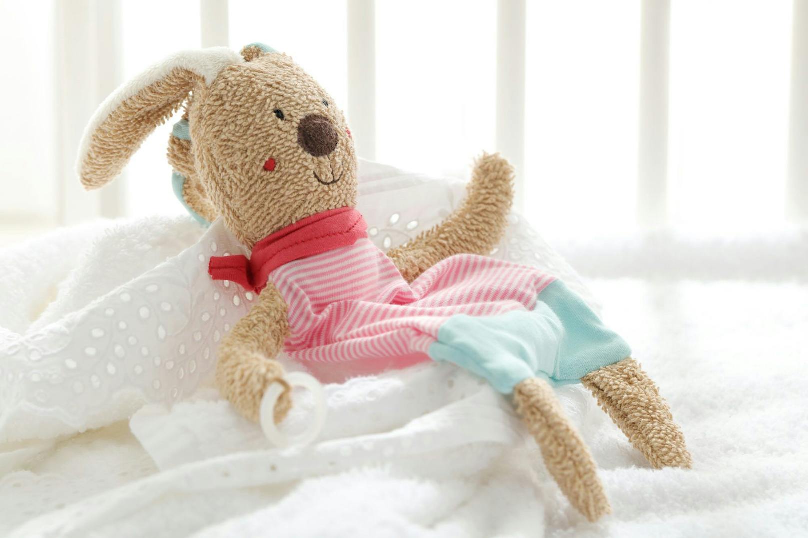 Ein Schmusetuch ist meist der erste Kuschelfreund eines Babys.