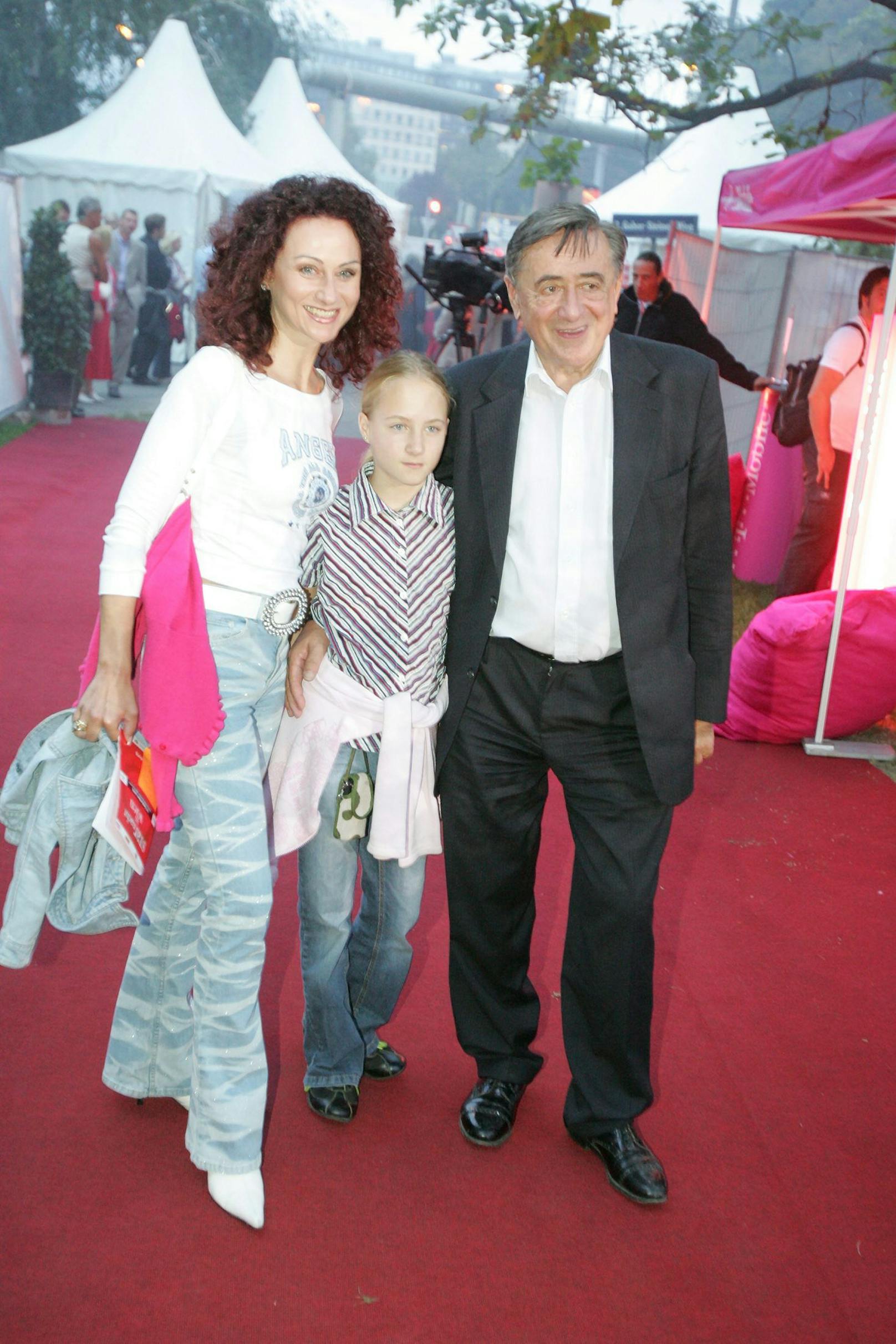 2005: Jacqueline Lugner mit ihren Eltern Christina "Mausi" und Richard Lugner