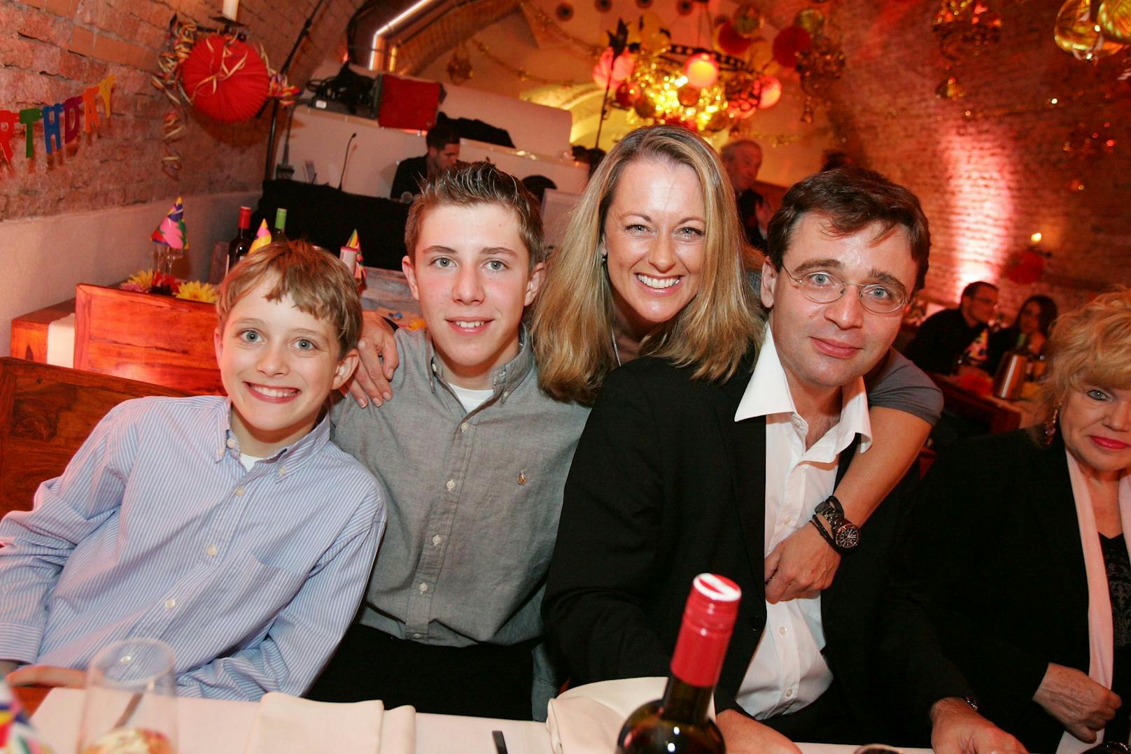 Richard Lugner hat auch zwei Söhne - hier Andreas mit seiner Familie 