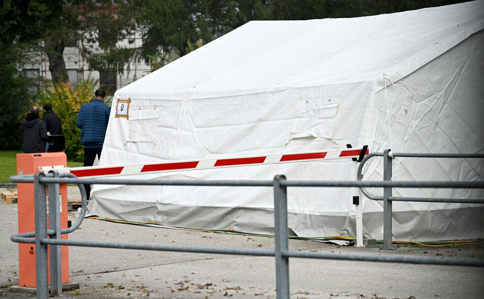 Unter anderem in St. Georgen im Attergau stehen bereits Flüchtlings-Zelte.&nbsp;