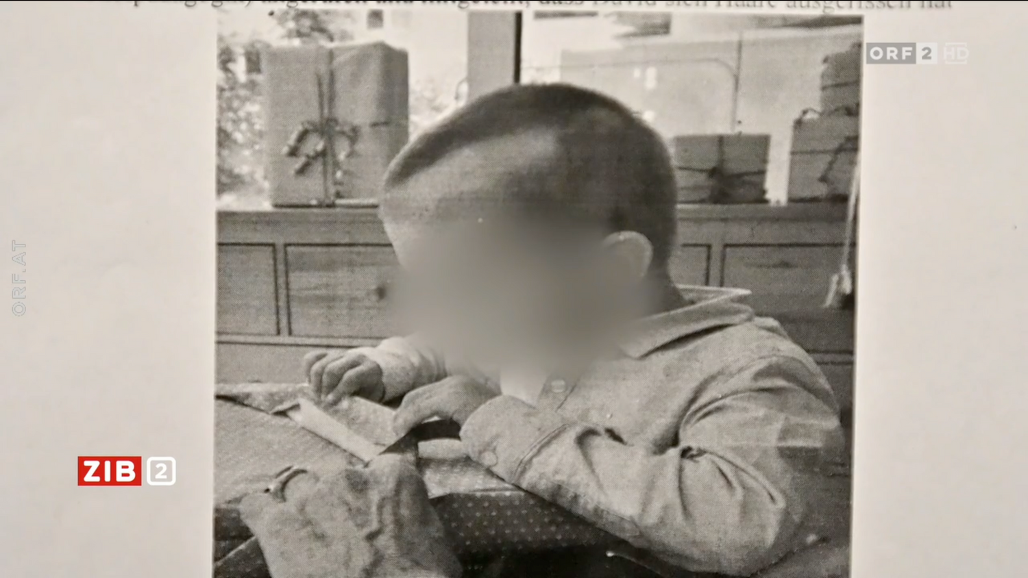 Als der Vierjährige aus dem Kindergarten kam, hatte er auf seinem Kopf ein großes Areal ohne Haare – später sprach er von der Gewalt, die ihm durch eine Kindergarten-Assistentin angetan worden sei 