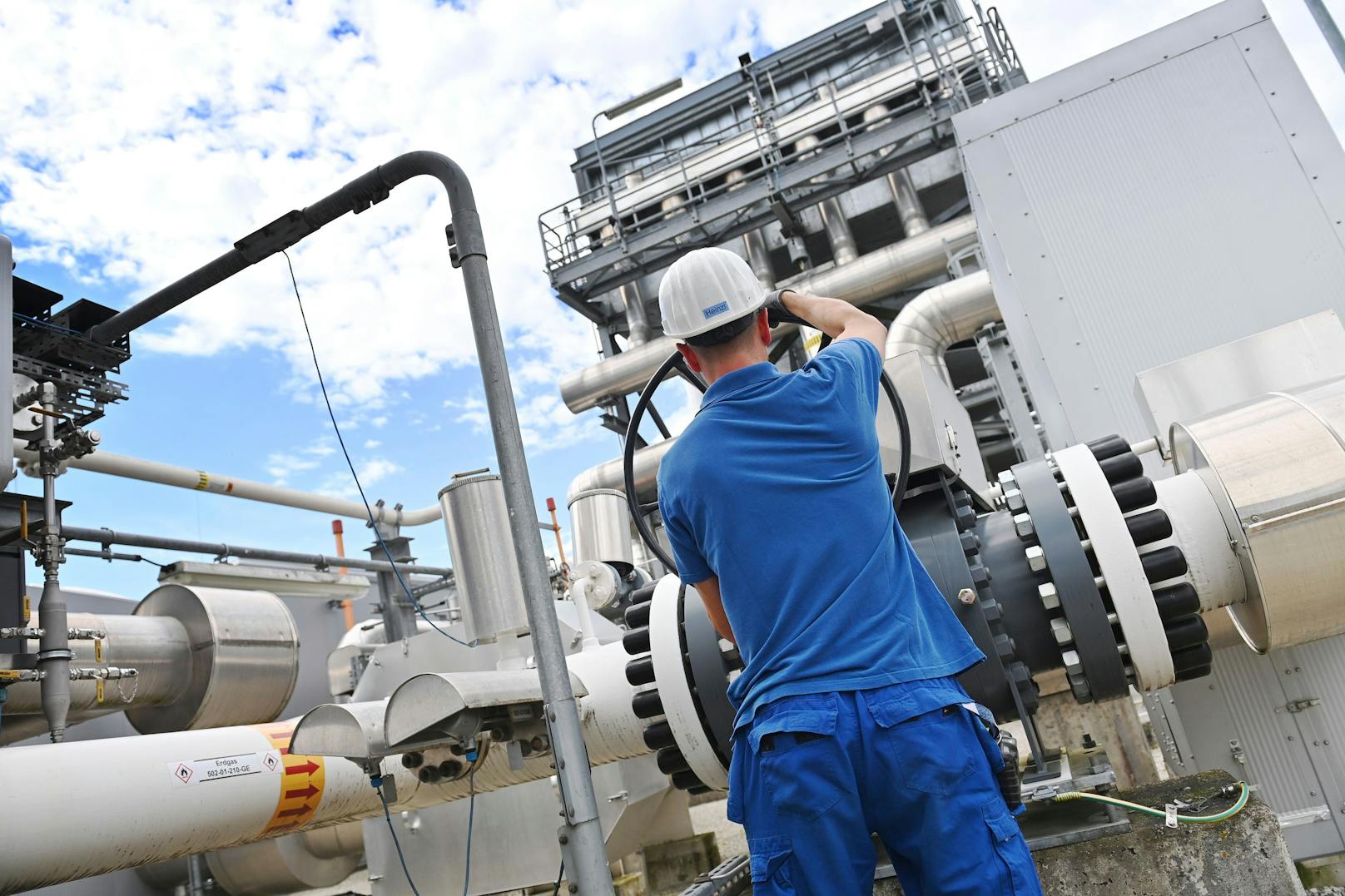 Mitarbeiter beim Gasspeicher Haidach – aufgrund des drohenden Gasstopps herrscht Katerstimmung in der Wirtschaft.