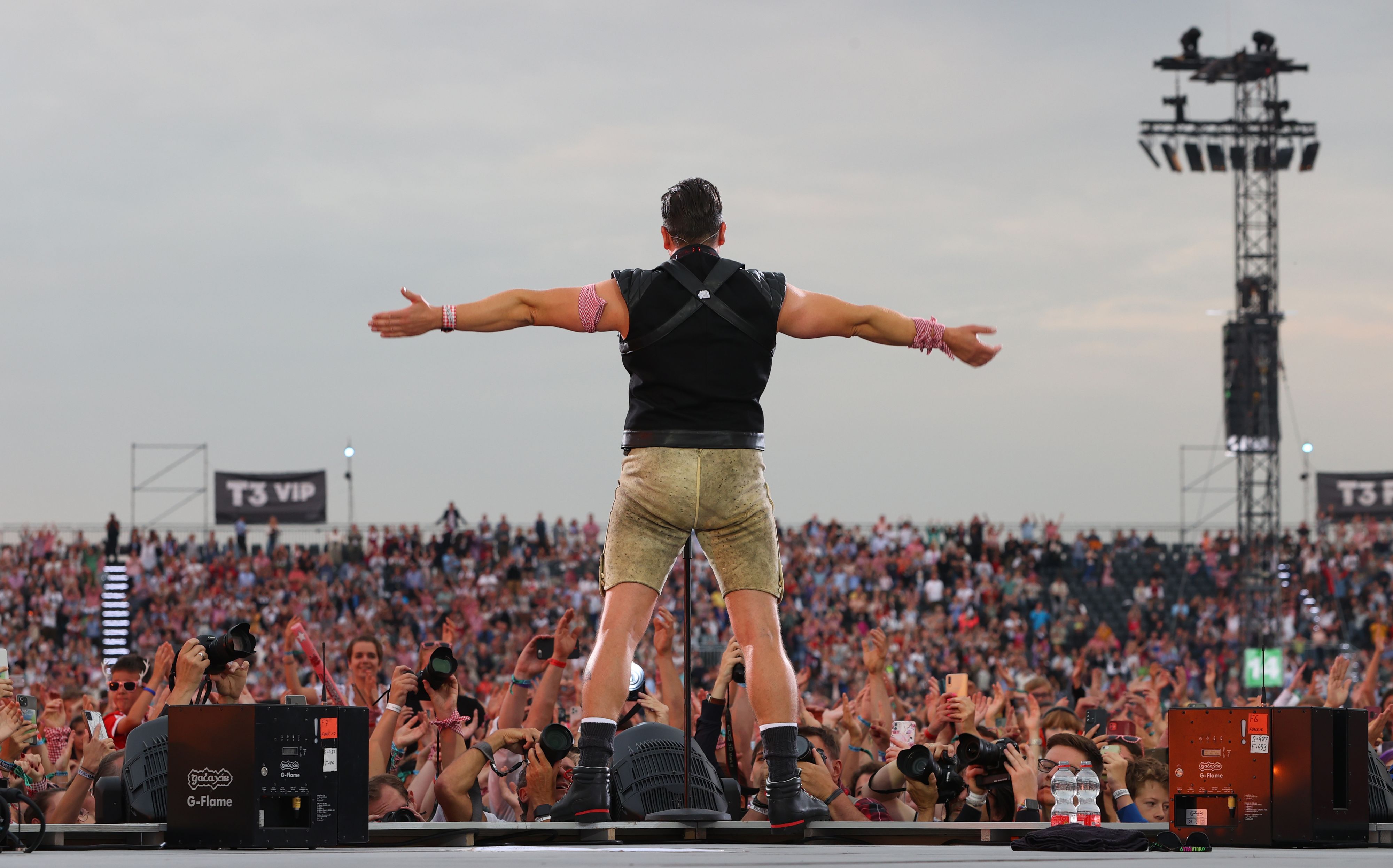 Andreas Gabalier geht 2023 auf ausgedehnte Tournee durch Österreich, Deutschland und die Schweiz.
