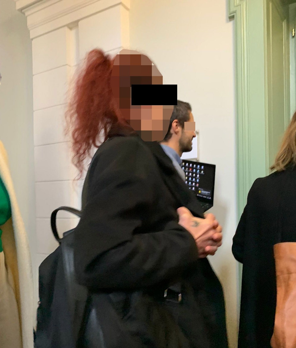 Die angeklagte Lebensgefährtin des Hundebesitzers