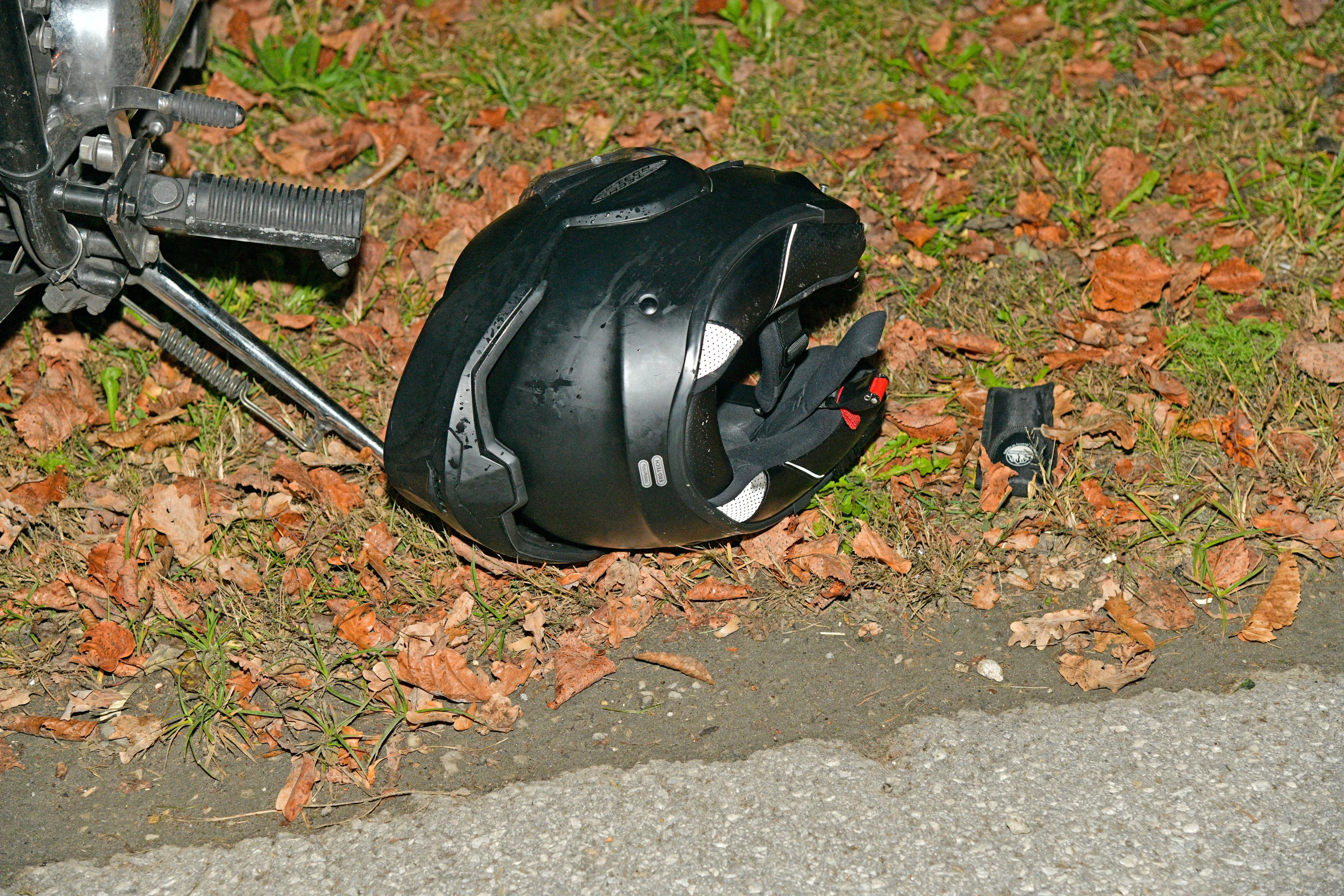 Wilde Szenen in Wattens: Ein Autofahrer verfolgte einen Biker, fuhr ihn an und verprügekte ihn mit einem Baseballschläger.