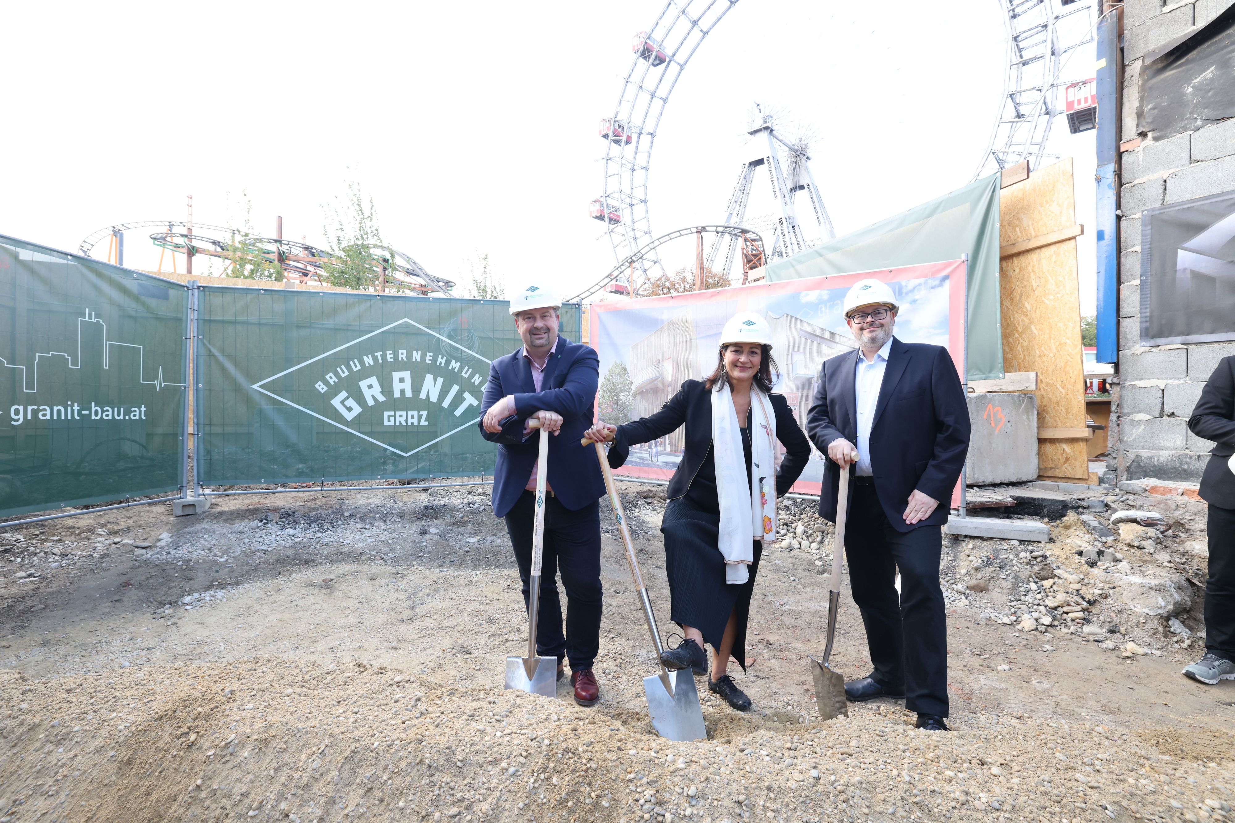 Startschuss für den Bau des Pratermuseums Neu mit Bezirksvorsteher der Leopoldstadt Alexander Nikolai, Kulturstadträtin Veronica Kaup-Hasler (beide SP) und Wien Museum-Direktor Matti Bunzl.