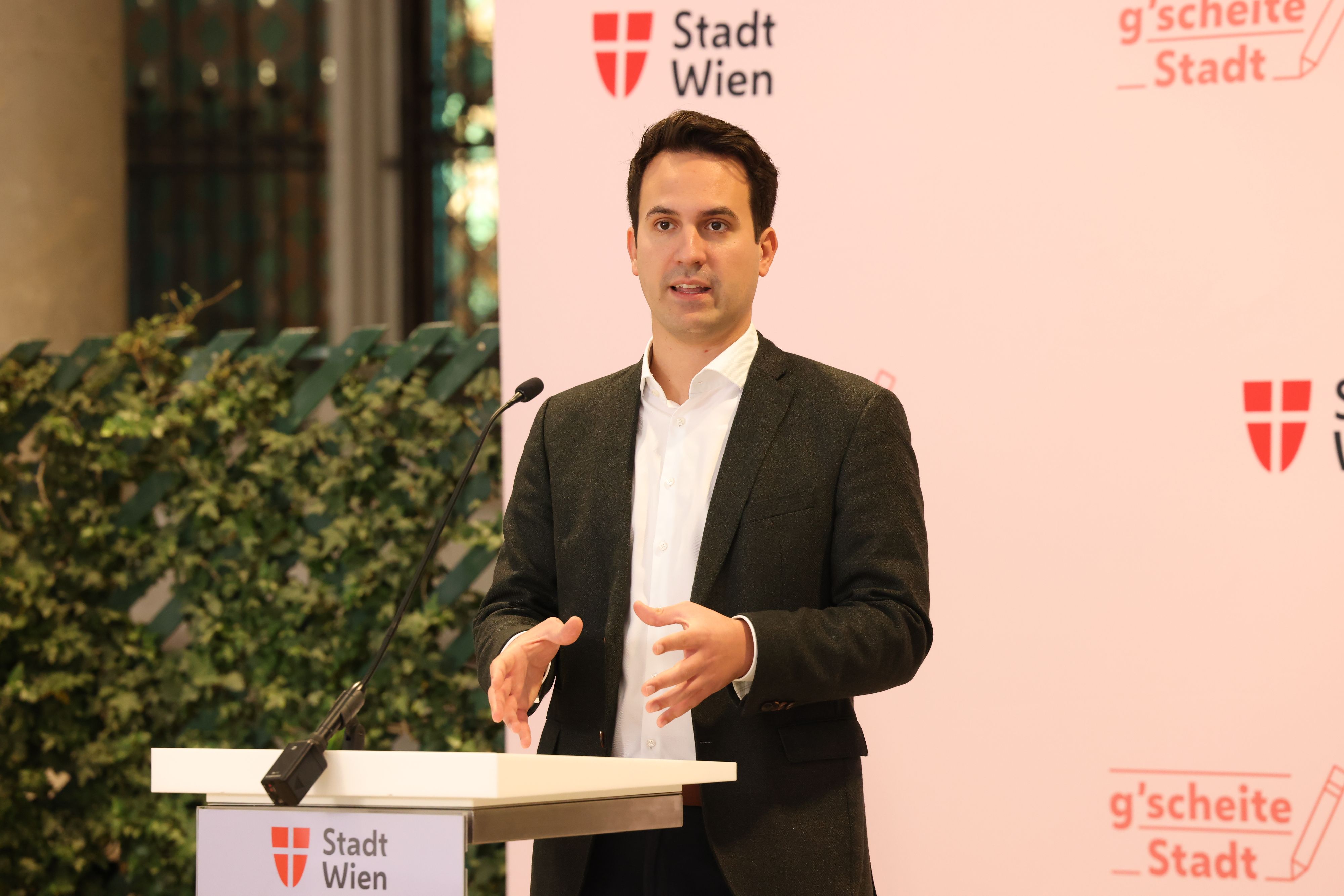 Vizebürgermeister Christoph Wiederkehr (Neos) im Wiener Rathaus.