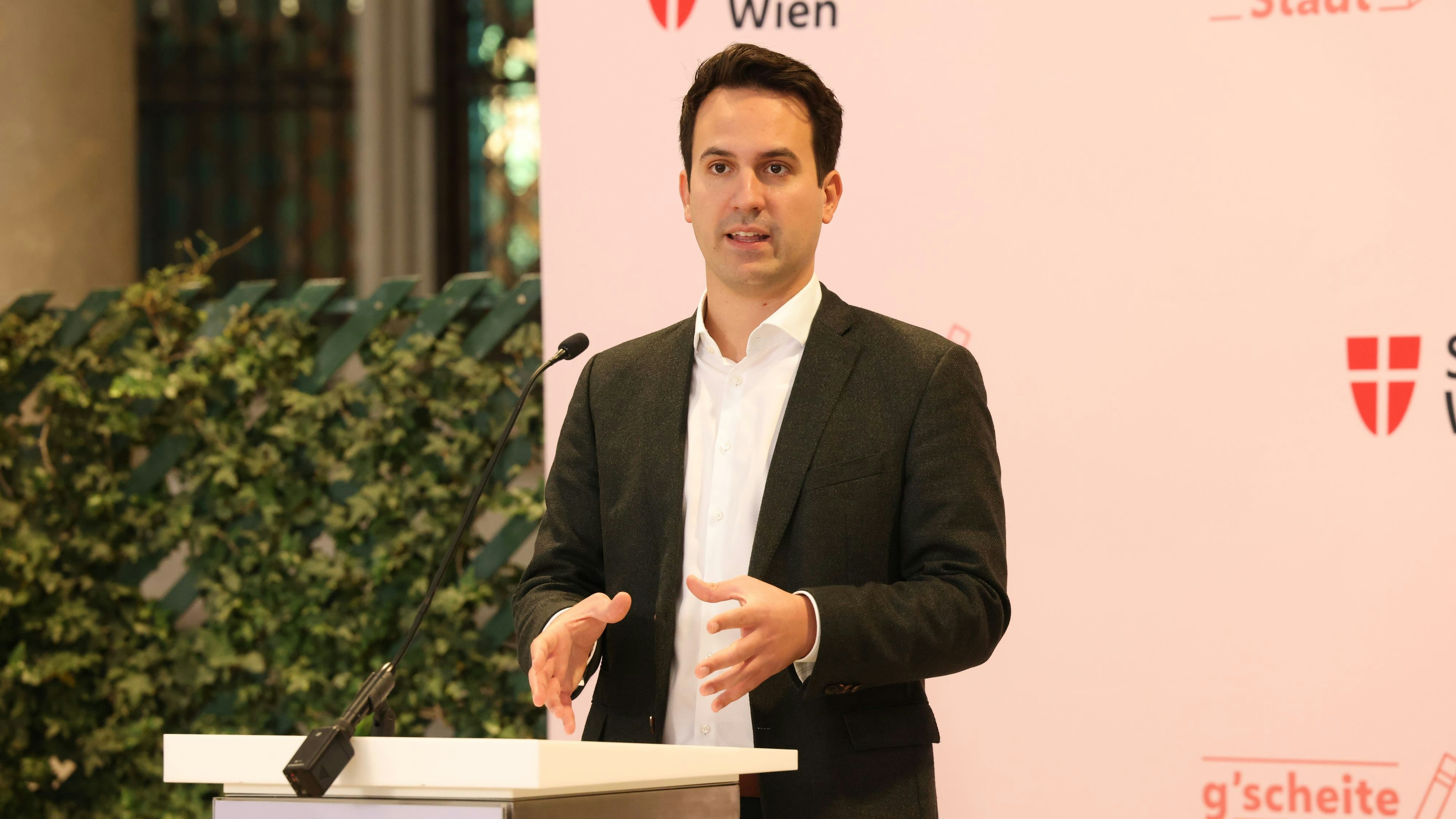 Vizebürgermeister Christoph Wiederkehr (Neos) im Wiener Rathaus.