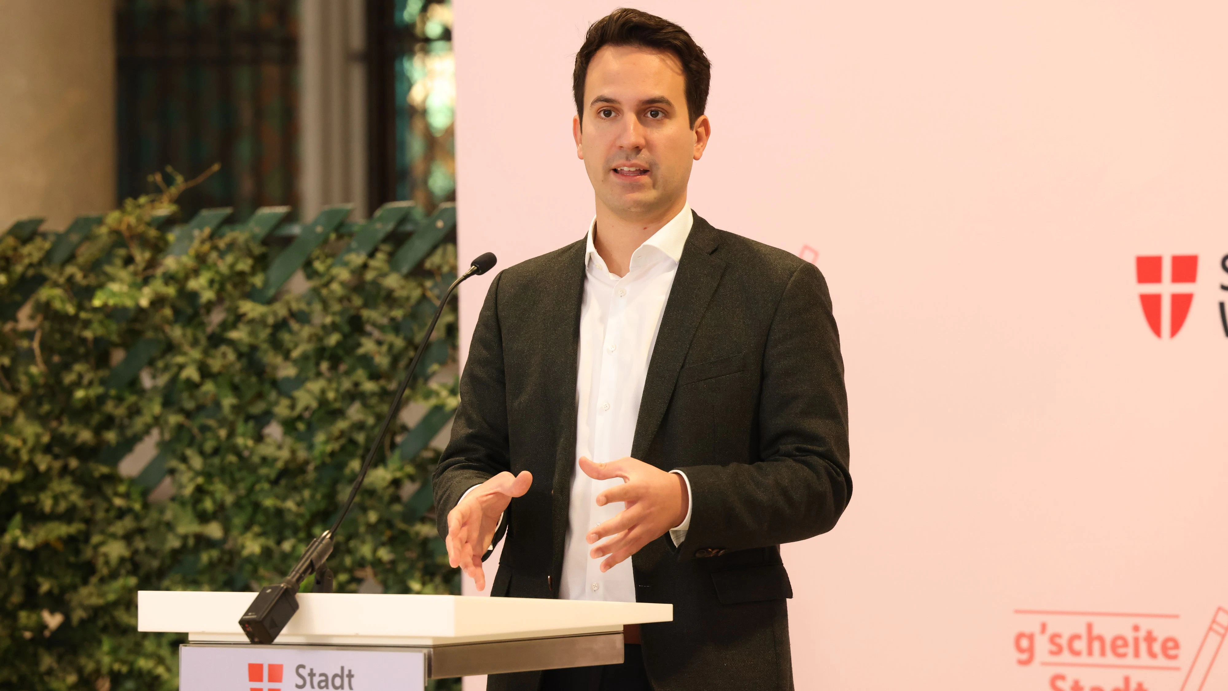 Vizebürgermeister Christoph Wiederkehr (Neos) im Wiener Rathaus.