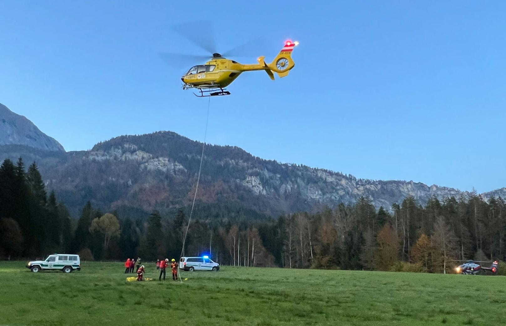 Gegen 16:30 Uhr gingen die beiden Männer über denselben Weg wieder retour ins Tal. Kurz vor 17 Uhr trat der 80-Jährige im Bereich der "Diebsöfen" plötzlich über...