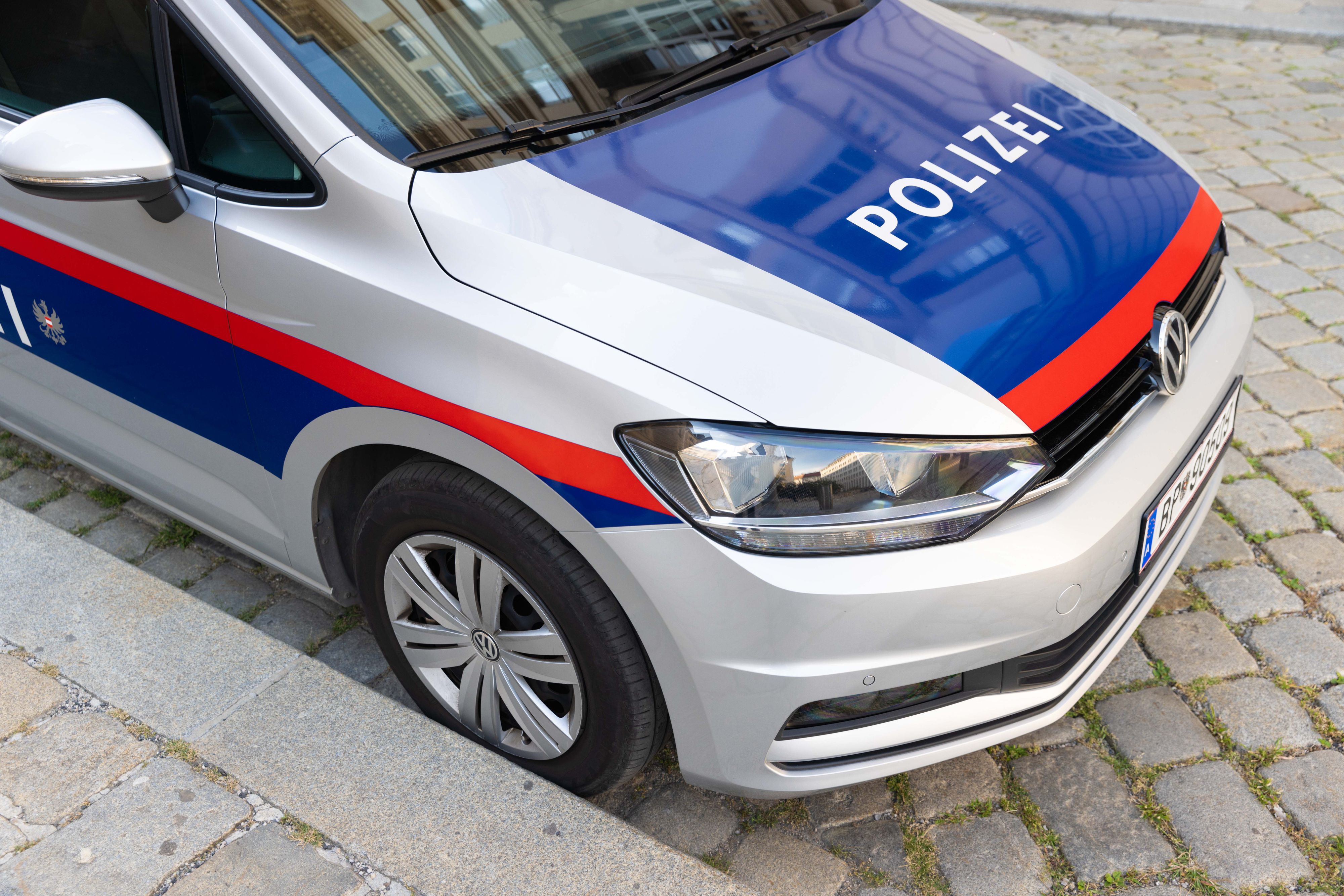 Download von www.picturedesk.com am 20.10.2022 (10:20).  Polizeiwagen in Wien am 6. September 2022. - 20220906_PD30297 - Rechteinfo: Rights Managed (RM)