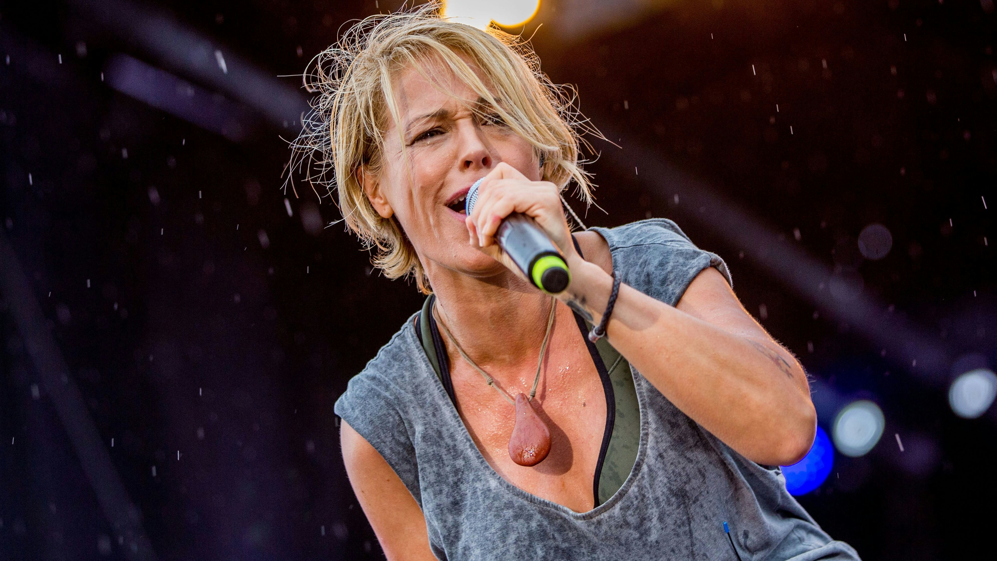 Download von www.picturedesk.com am 20.10.2022 (18:28).  ACT action_30013924 -- Michelle beim Radio B2 Schlagerhammer Festival auf der Rennbahn Hoppegarten am 13.07.2019 in Berlin - 20190713_PD12137 - Rechteinfo: Rights Managed (RM)