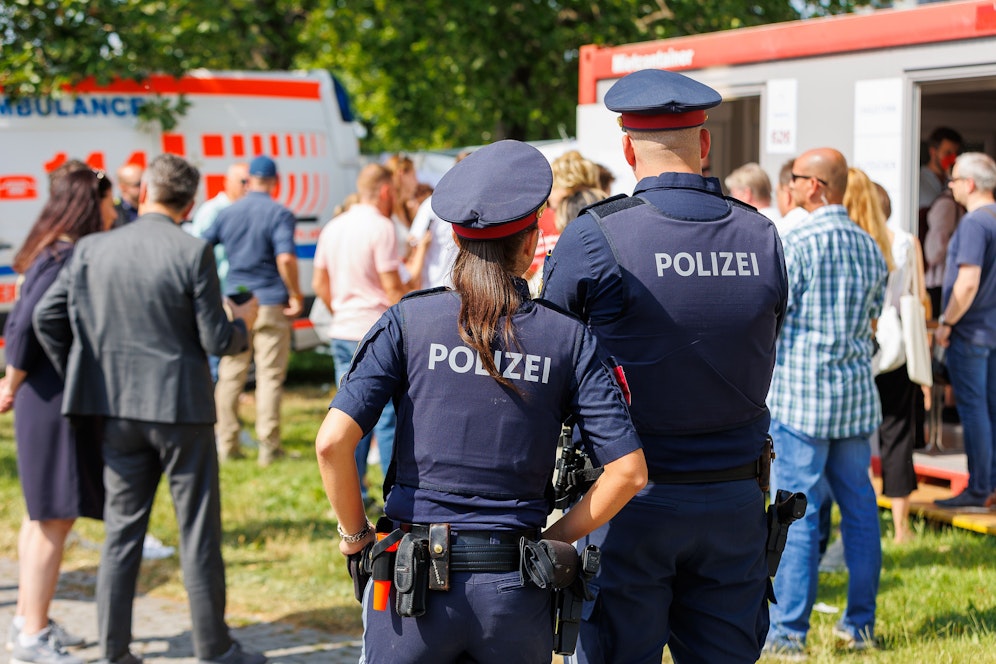 Nach einer Anzeige der Beamtin wird nun gegen ihren Kollegen ermittelt (Symbolbild).