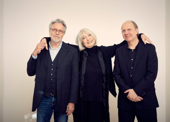 Erika Pluhar gemeinsam mit Adi Hirschal (l.) und Roland Guggenbichler (r.)&nbsp;