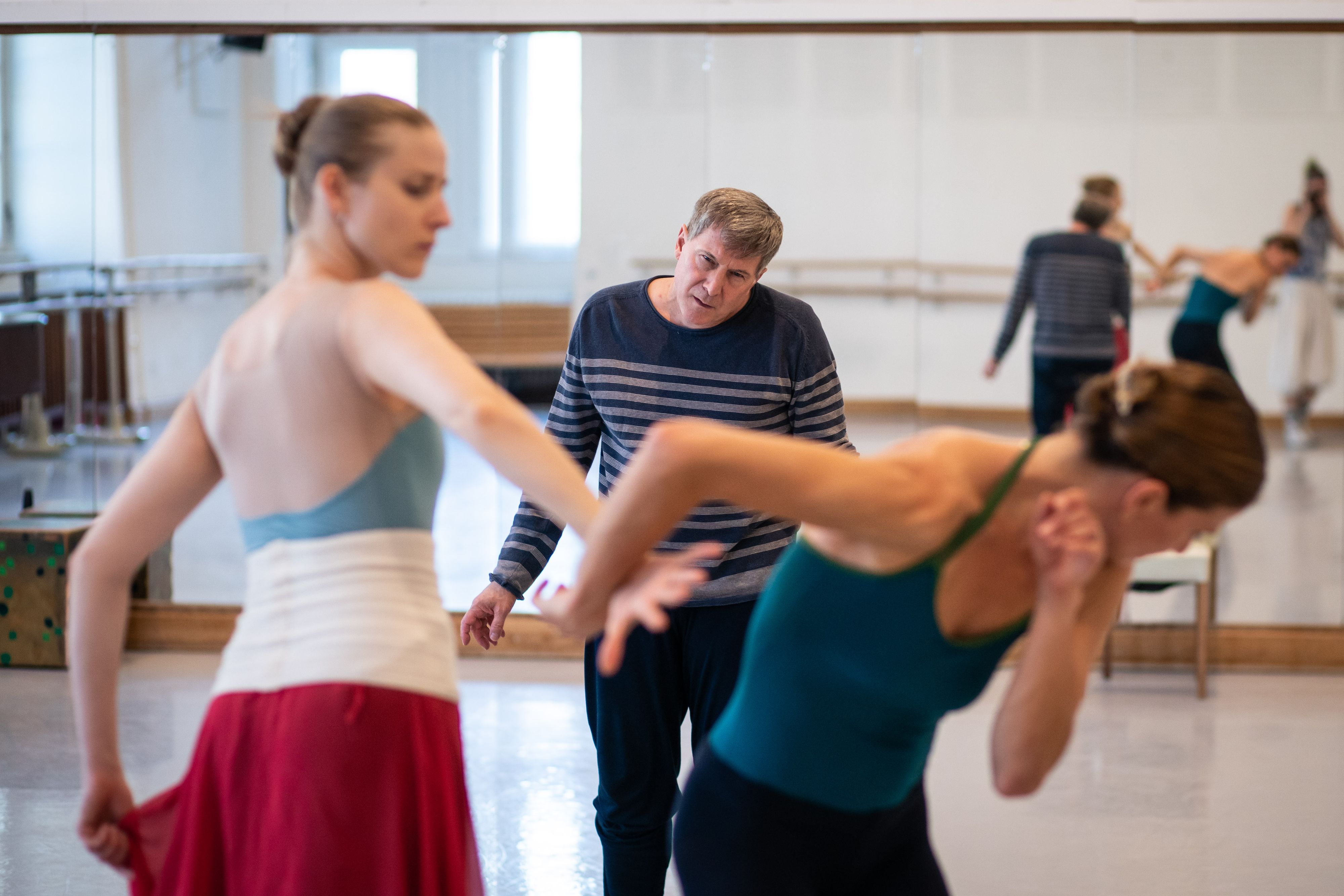 Martin Schläpfer hat dabei alles genau im Blick.