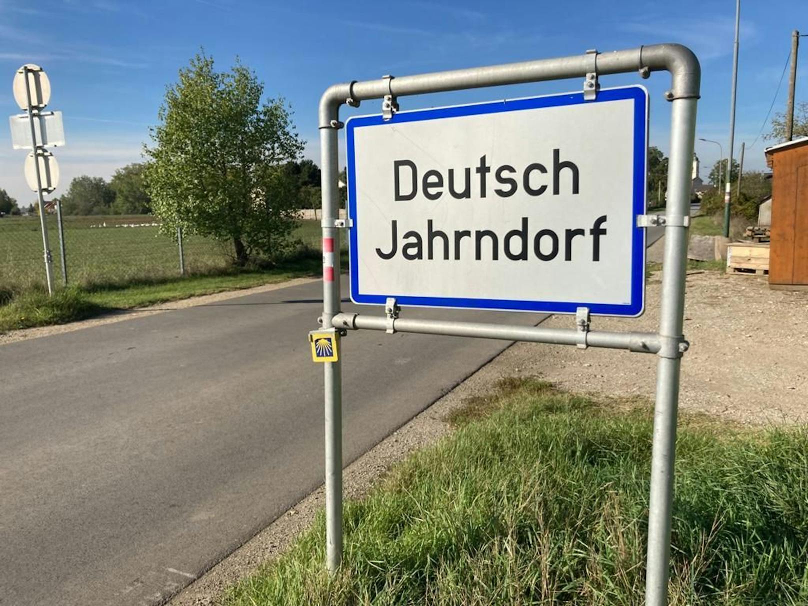 Deutsch Jahrndorf: Gut 600 Einwohner, aber Dutzende Flüchtlinge am Tag.