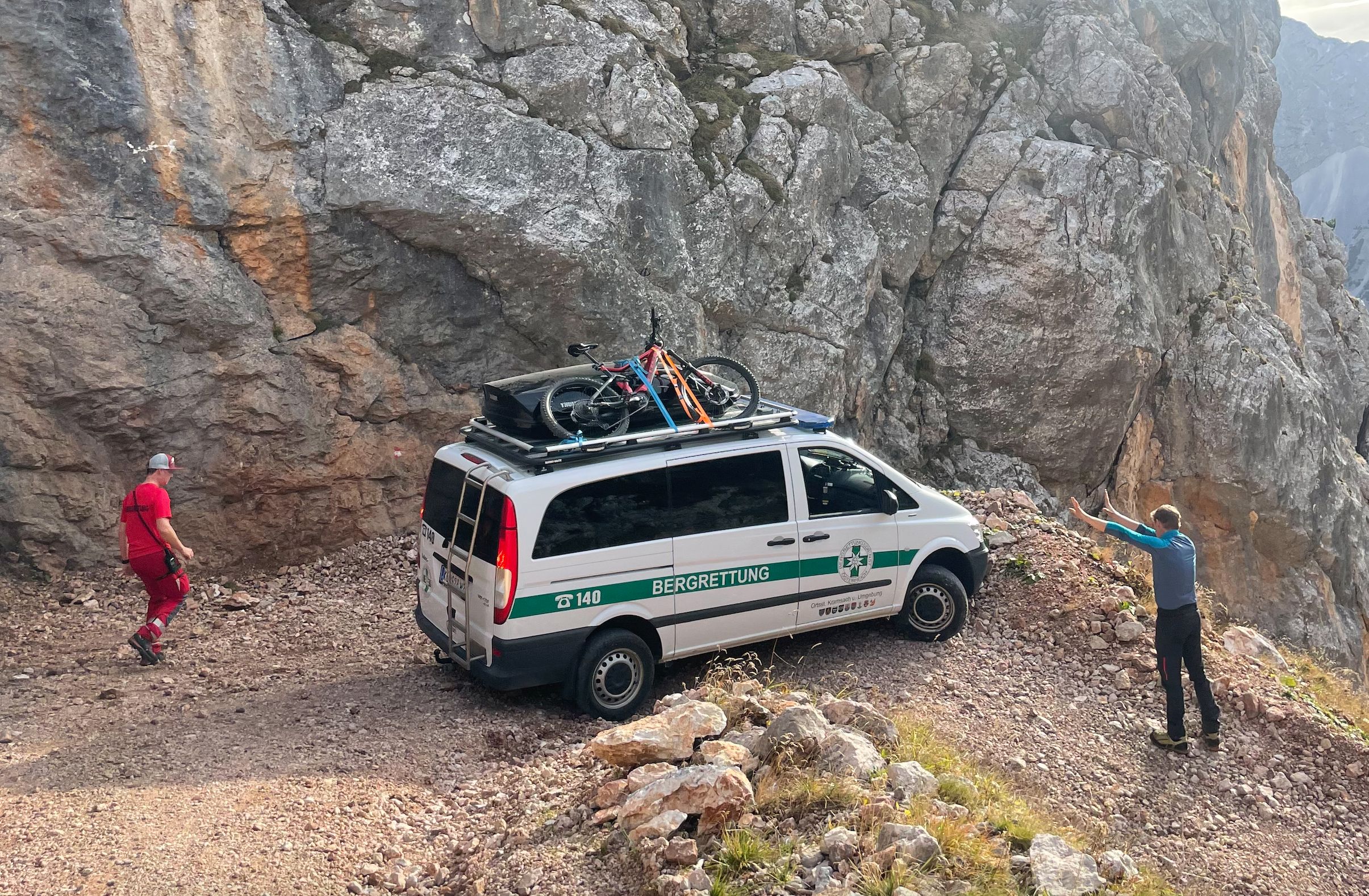 Bergrettung Kramsach im Einsatz für verunfallten Radfahrer -Fotocredit: ZOOM.TIROL 