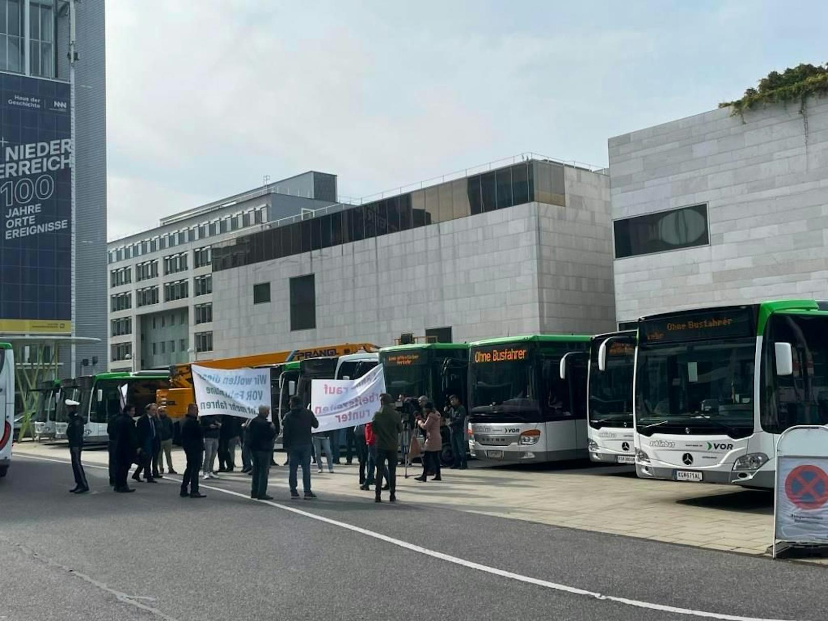 Demo wegen Einstellung von Buslinien in St. Pölten