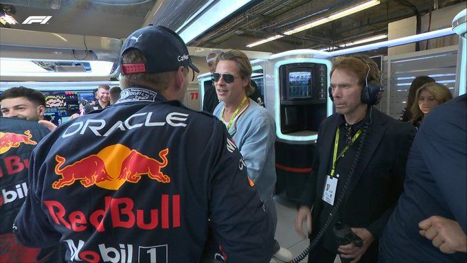 Max Verstappen unterhielt sich angeregt mit Schauspieler Brad Pitt. 