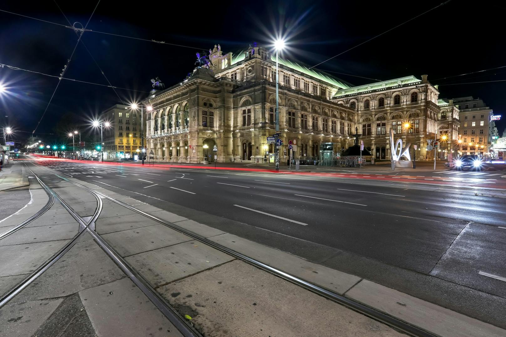 Am Wiener Opernring flogen in der Nacht auf Freitag die Fäuste.